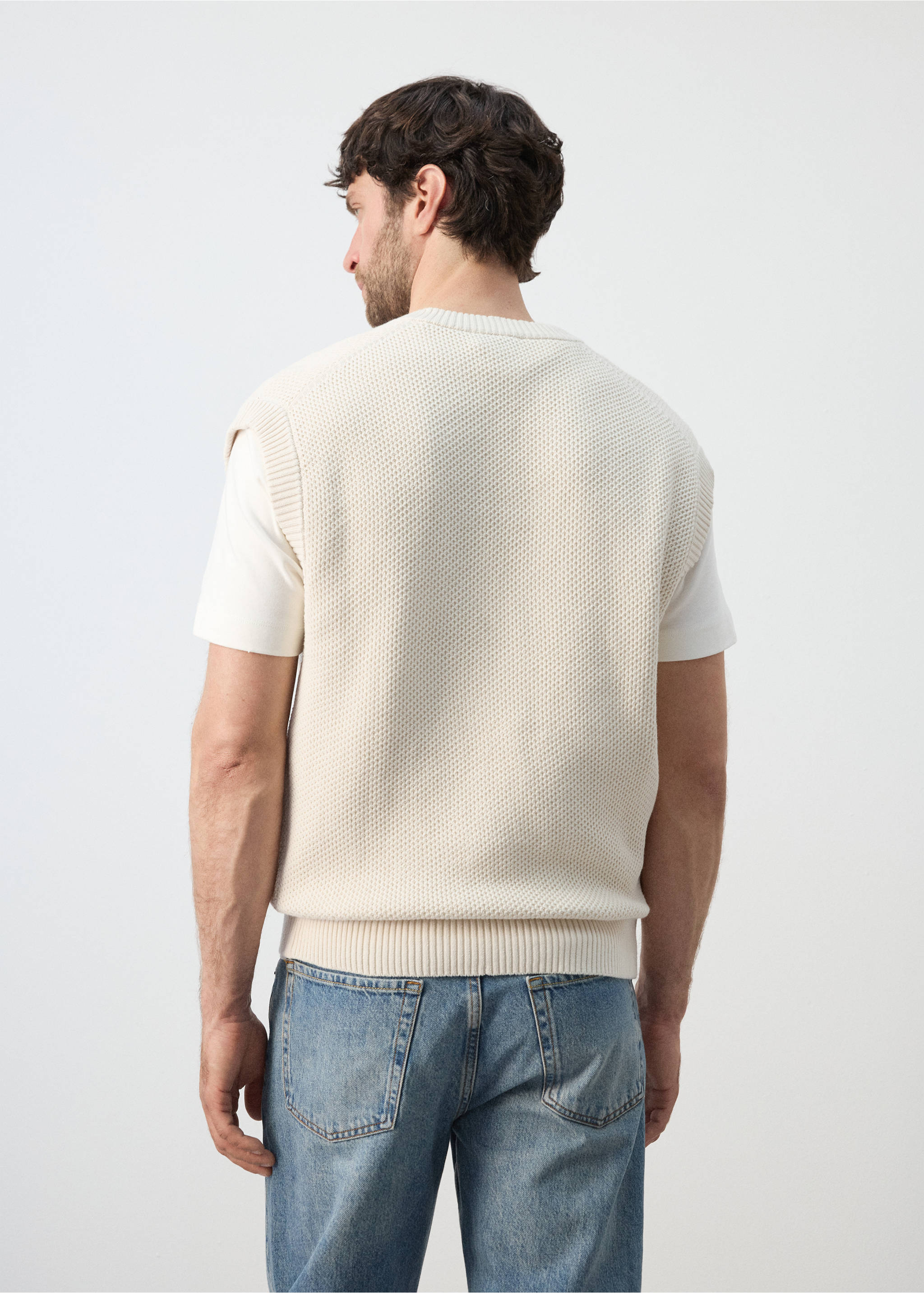 Microstructure knit gilet - Reverse of the article, Ecru. Ref: 27074431-00.