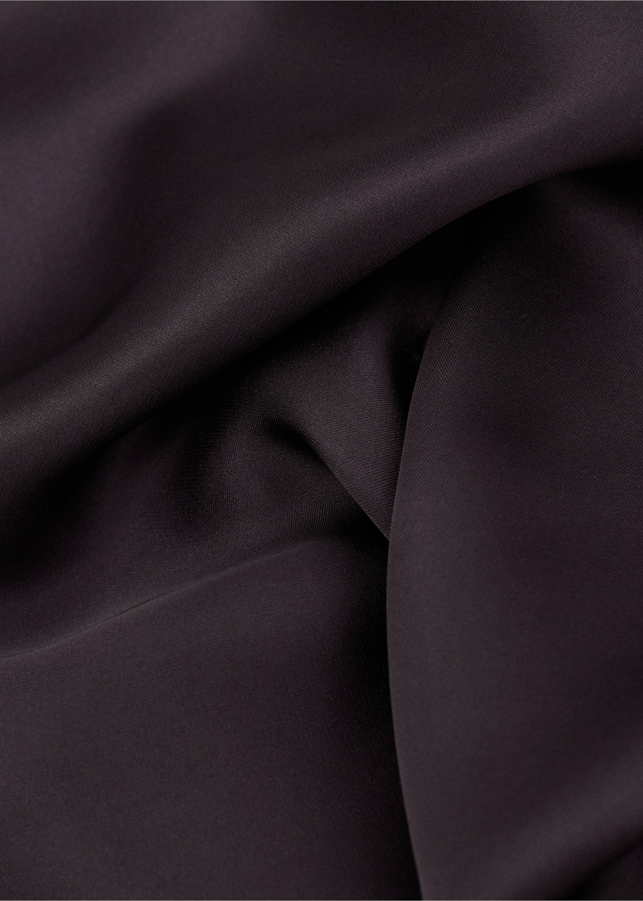 Pañuelo satinado cuadrado - Plano medio, Mora. Ref: 27074441-00.