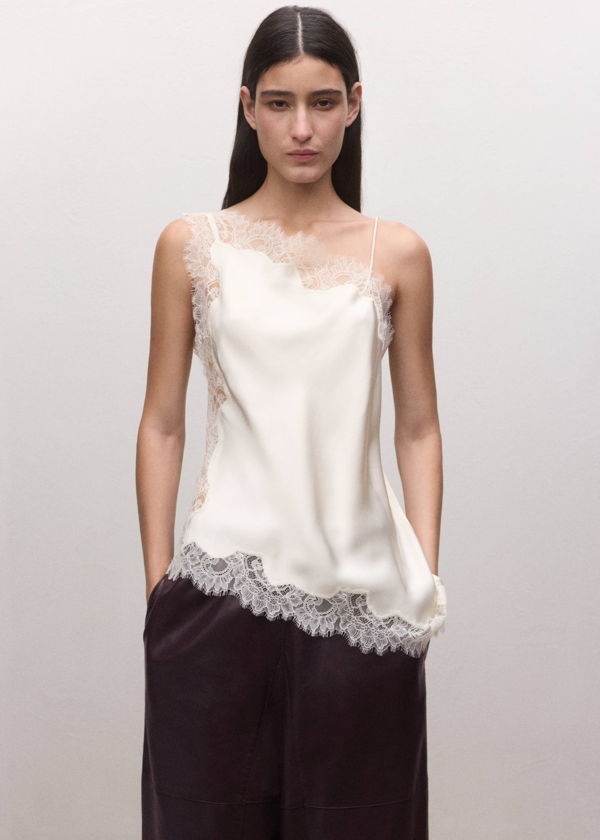 Asymmetric satin lace top - Medium plane, Ecru. Ref: 27074446-00.