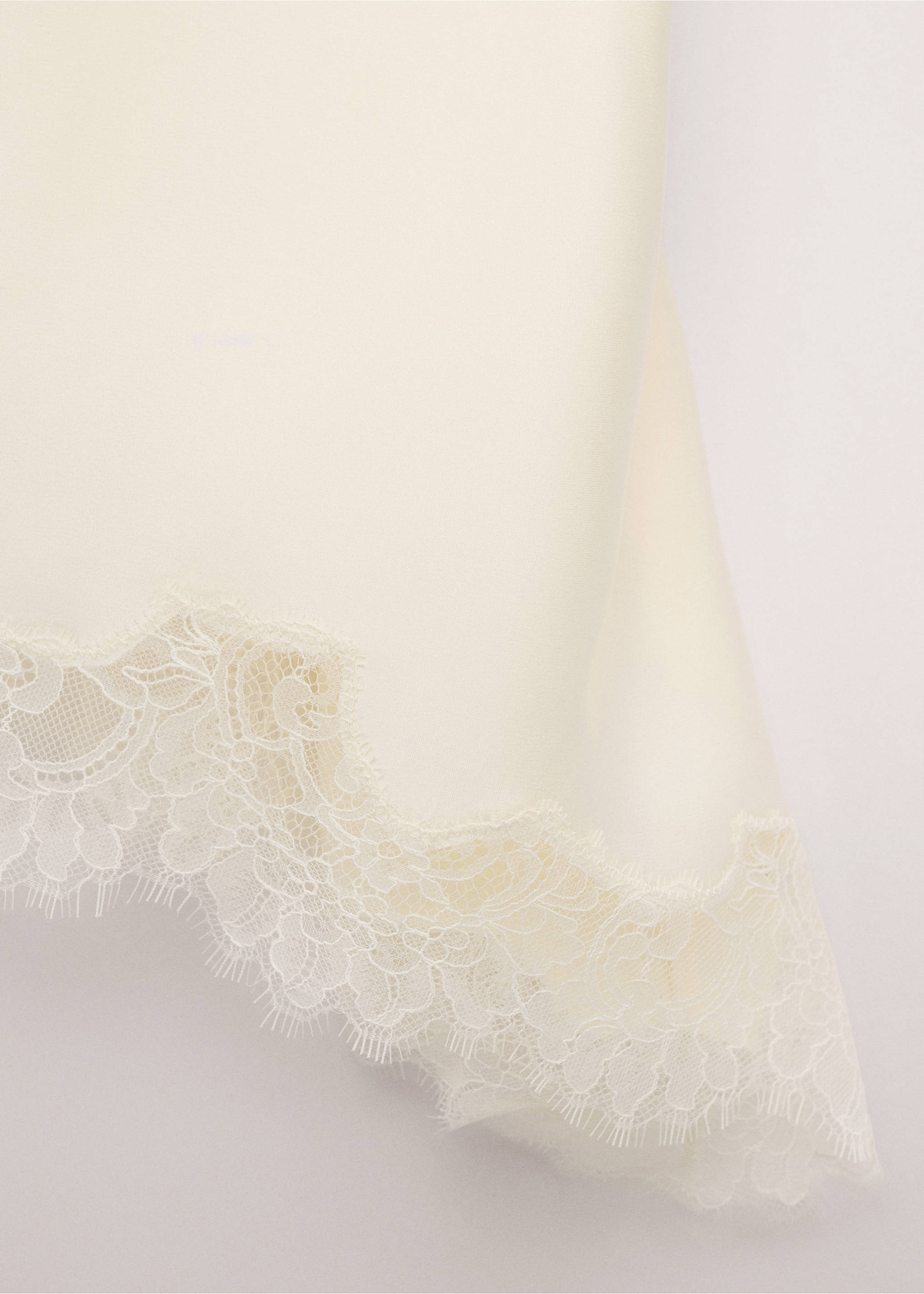 Asymmetric satin lace top - Details of the article 8, Ecru. Ref: 27074446-00.