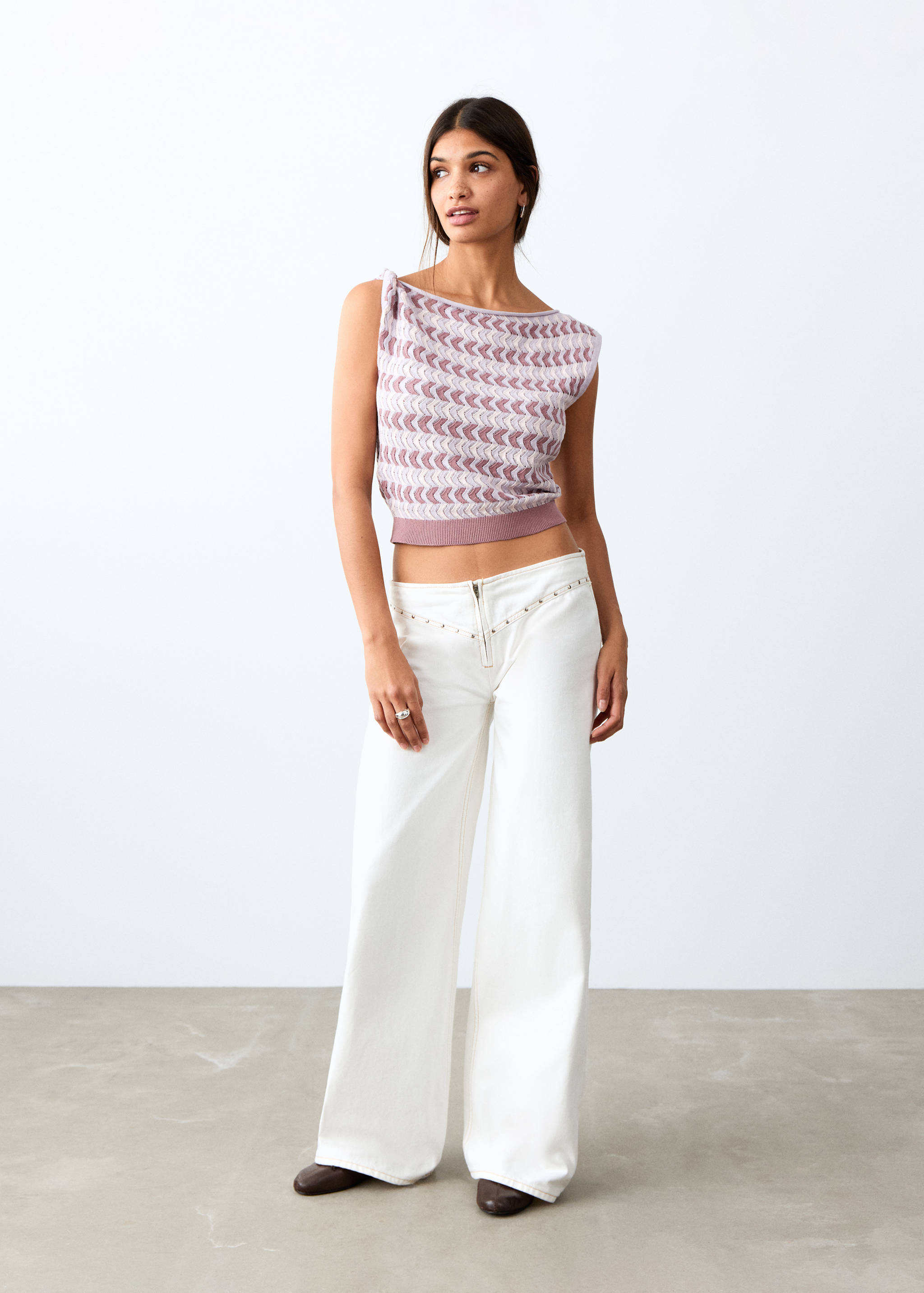 Трикотажный топ в комбинированных цветах - Общий план