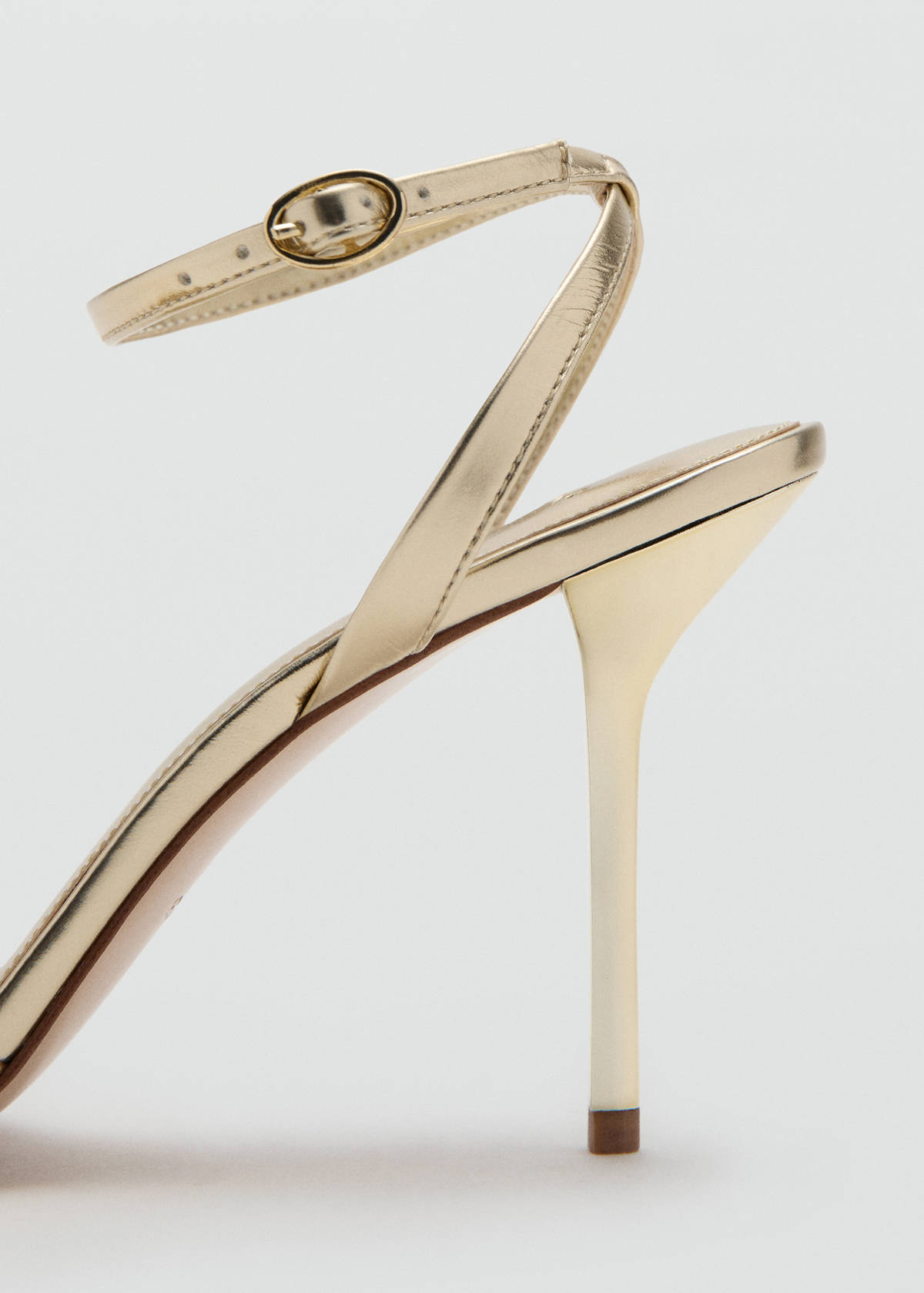 Heeled sandals with straps — Gold