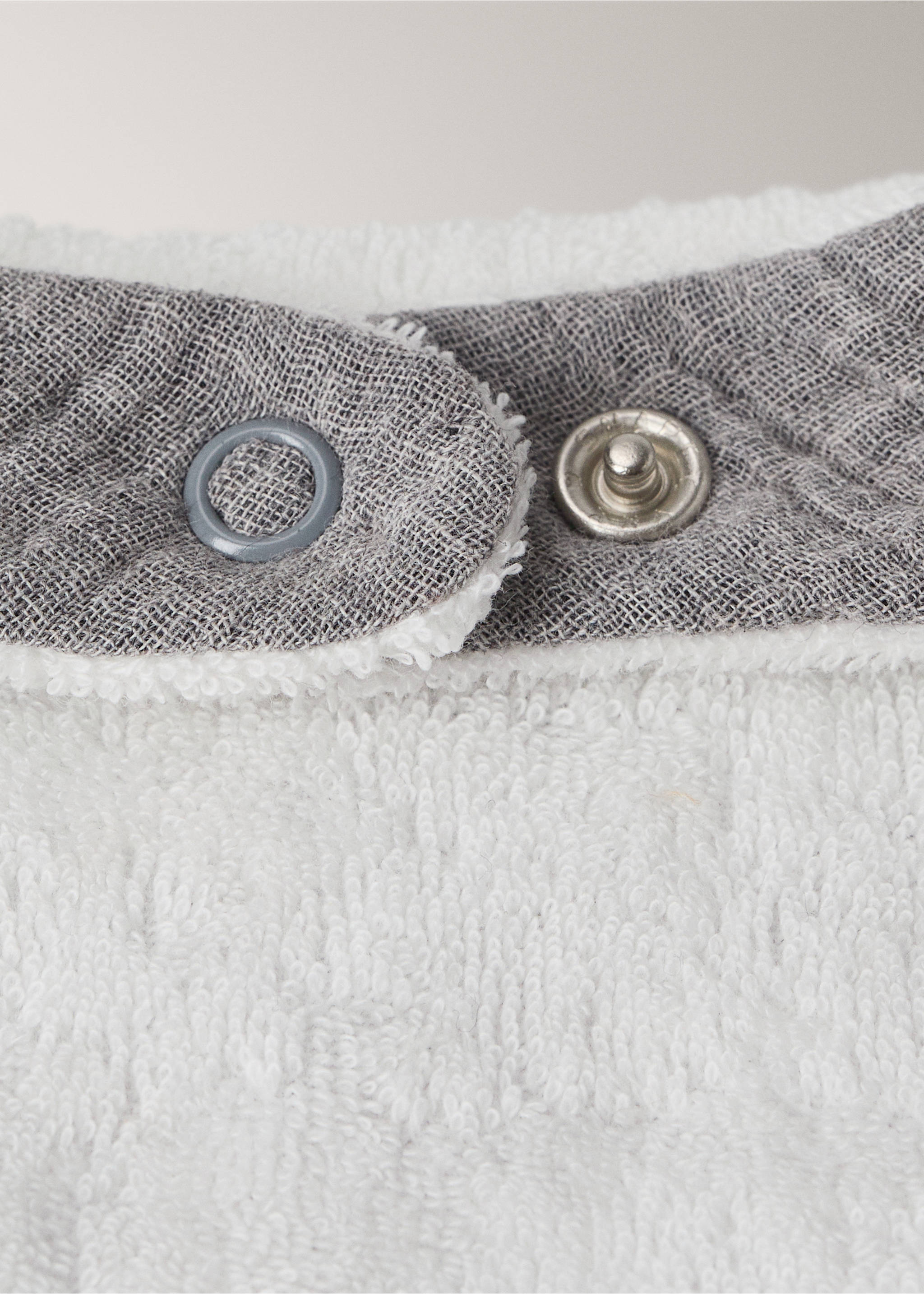Cotton gauze bib - Details of the article 2, Grey. Ref: 27074787-00.