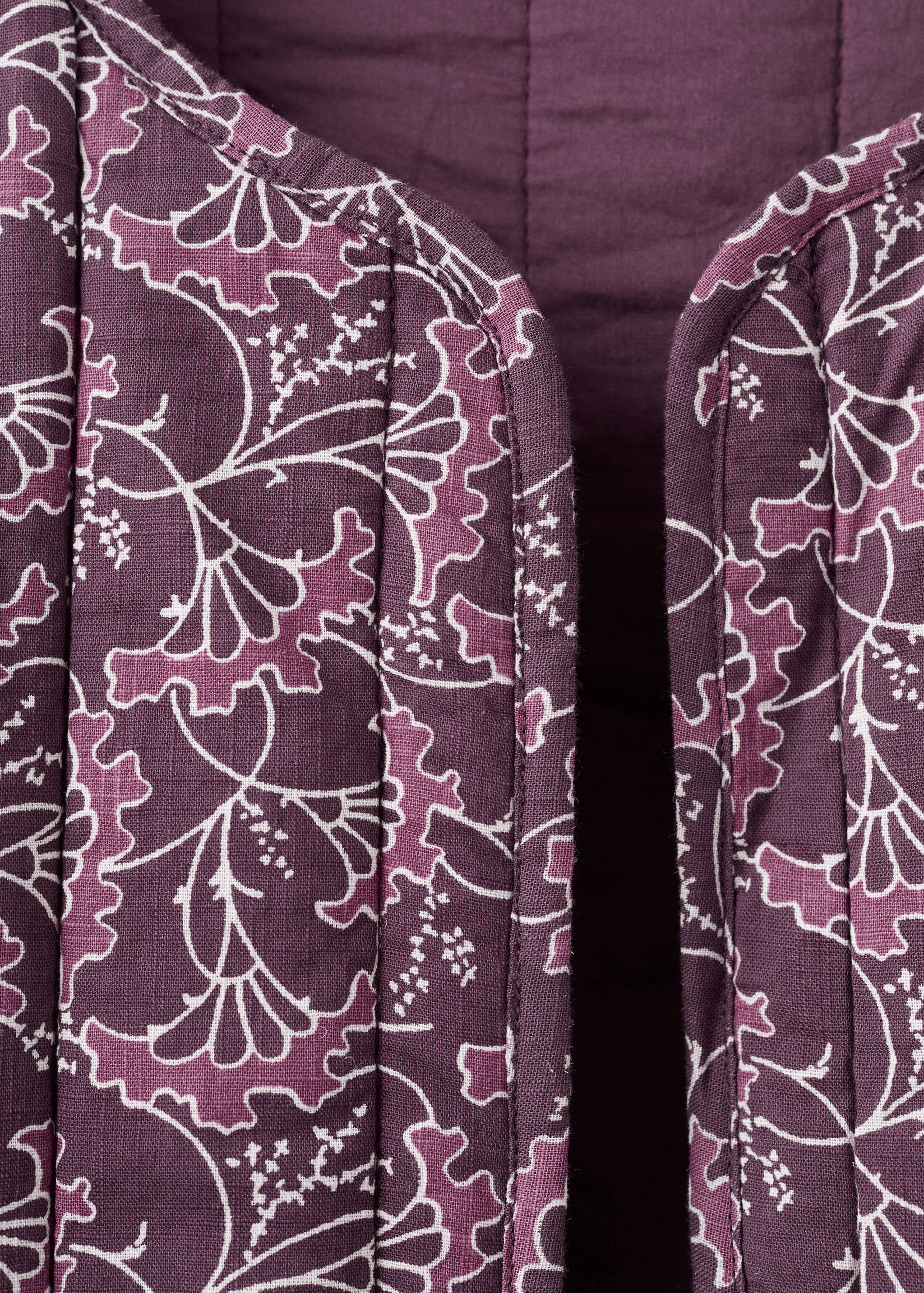 Reversible printed quilted jacket - Details of the article 8