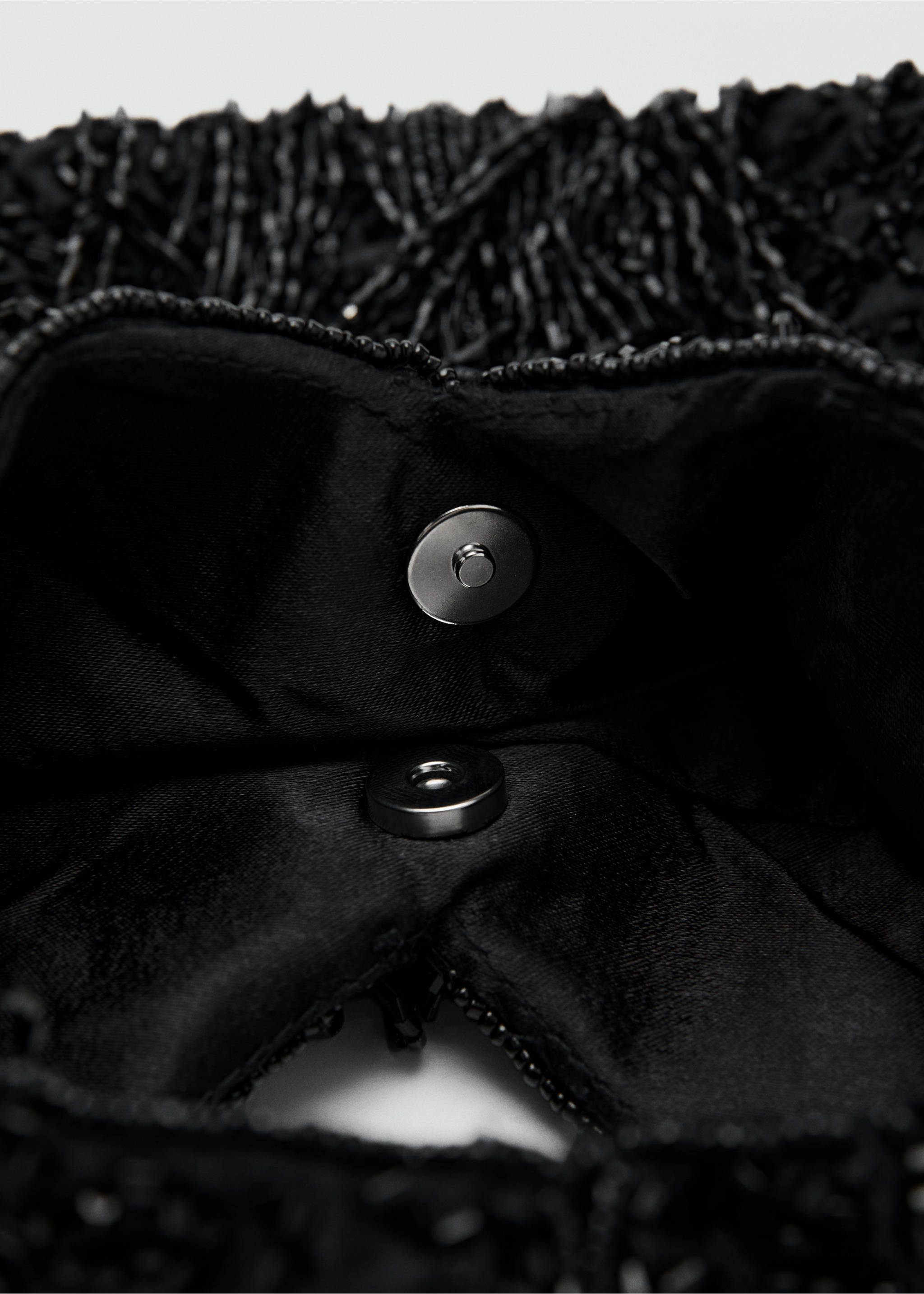 Bolso mano flecos - Detalle del artículo 2, Negro. Ref: 27075810-00.