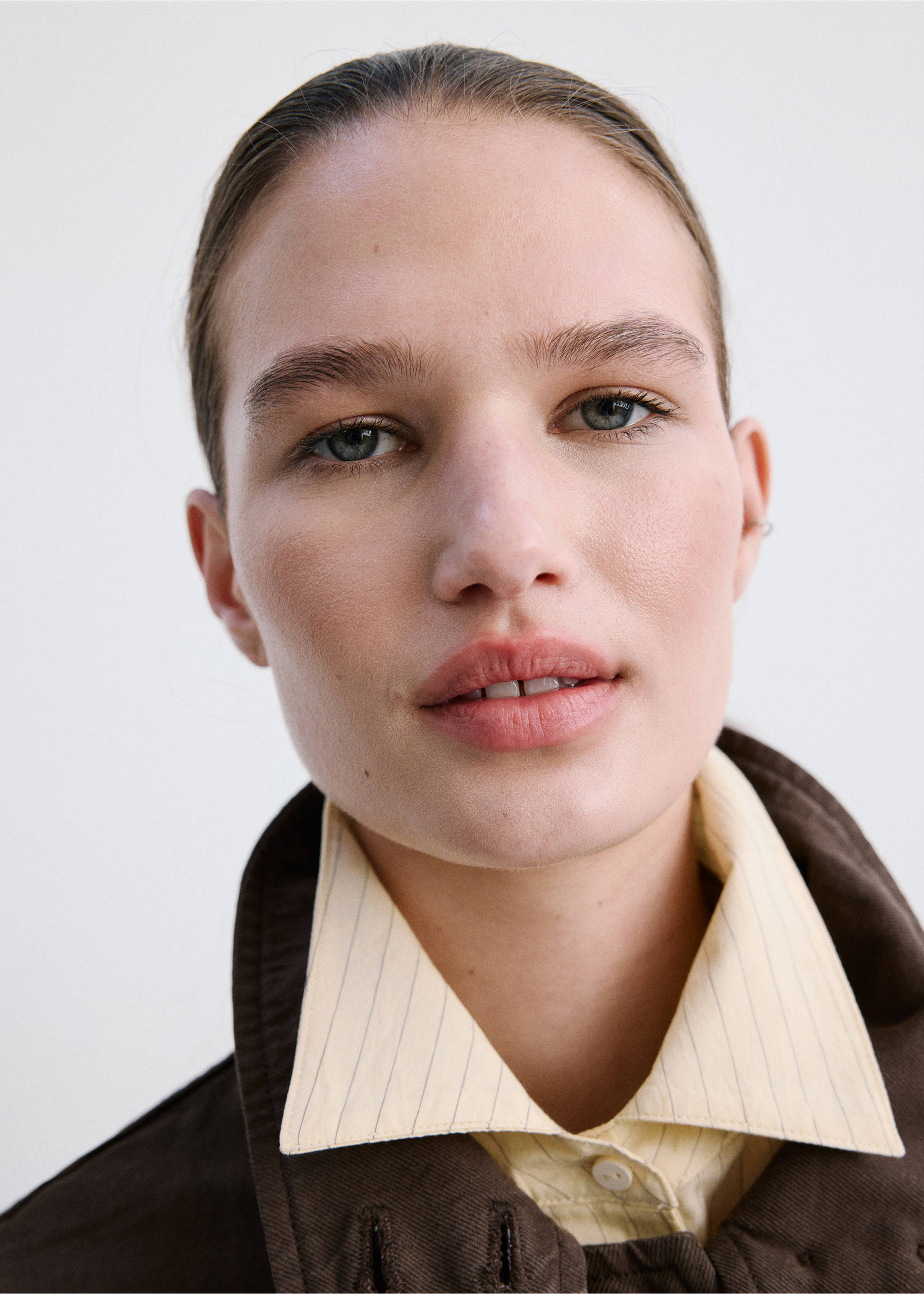 Oversized denim parka with pockets - Details of the article 6, Chocolate. Ref: 27075818-00.