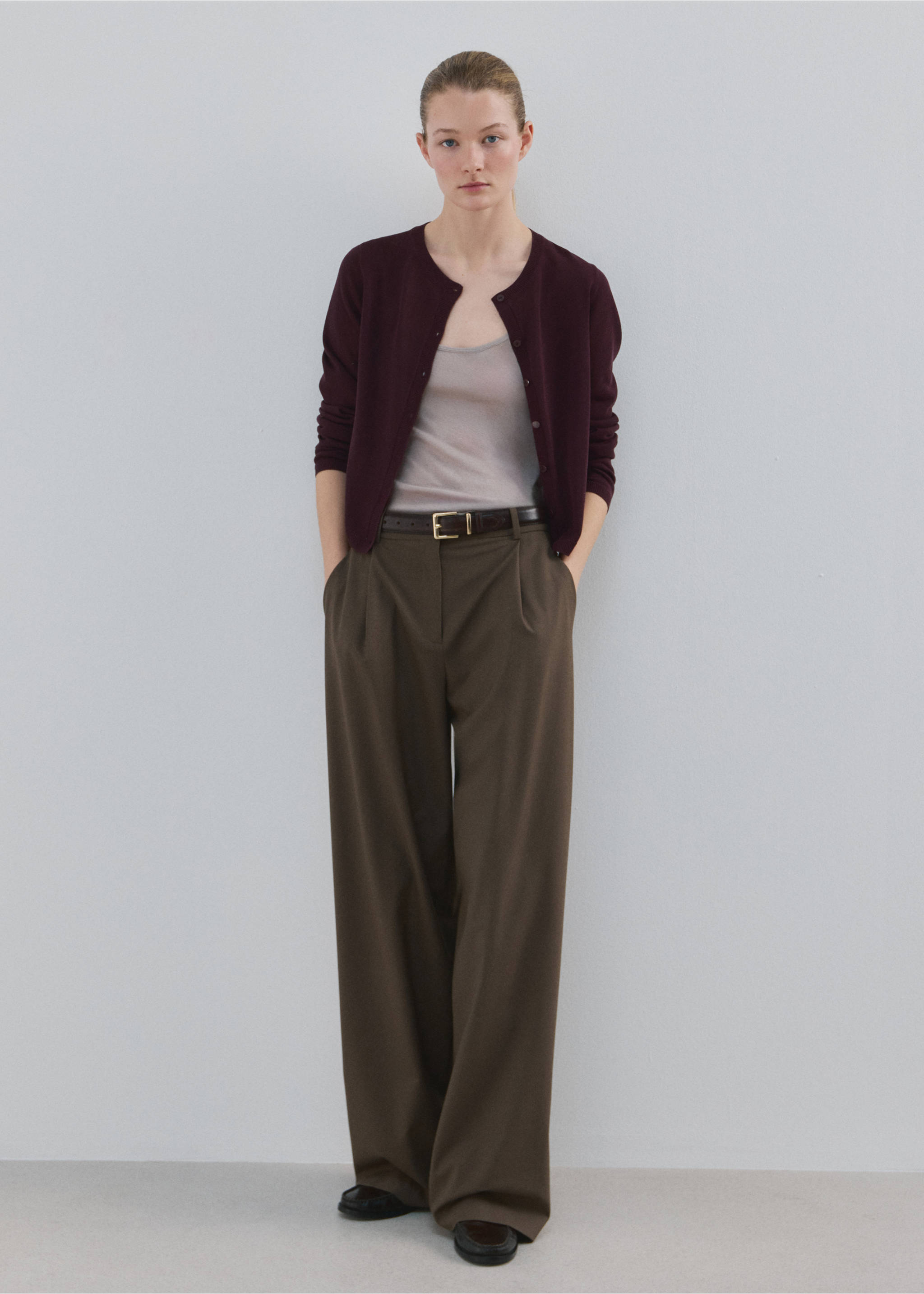 Ζακέτα σε ίσια γραμμή με λεπτή πλέξη - Γενικό πλάνο, Κρασί. Ref: 27075819-00.