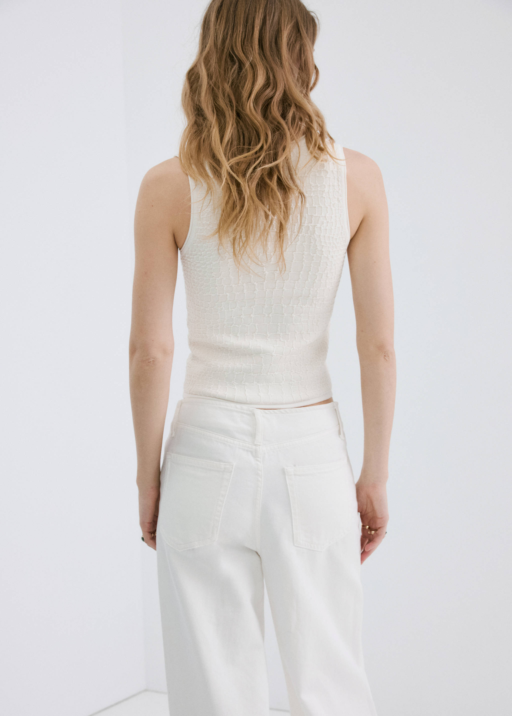 Textured knit top - Reverse of the article