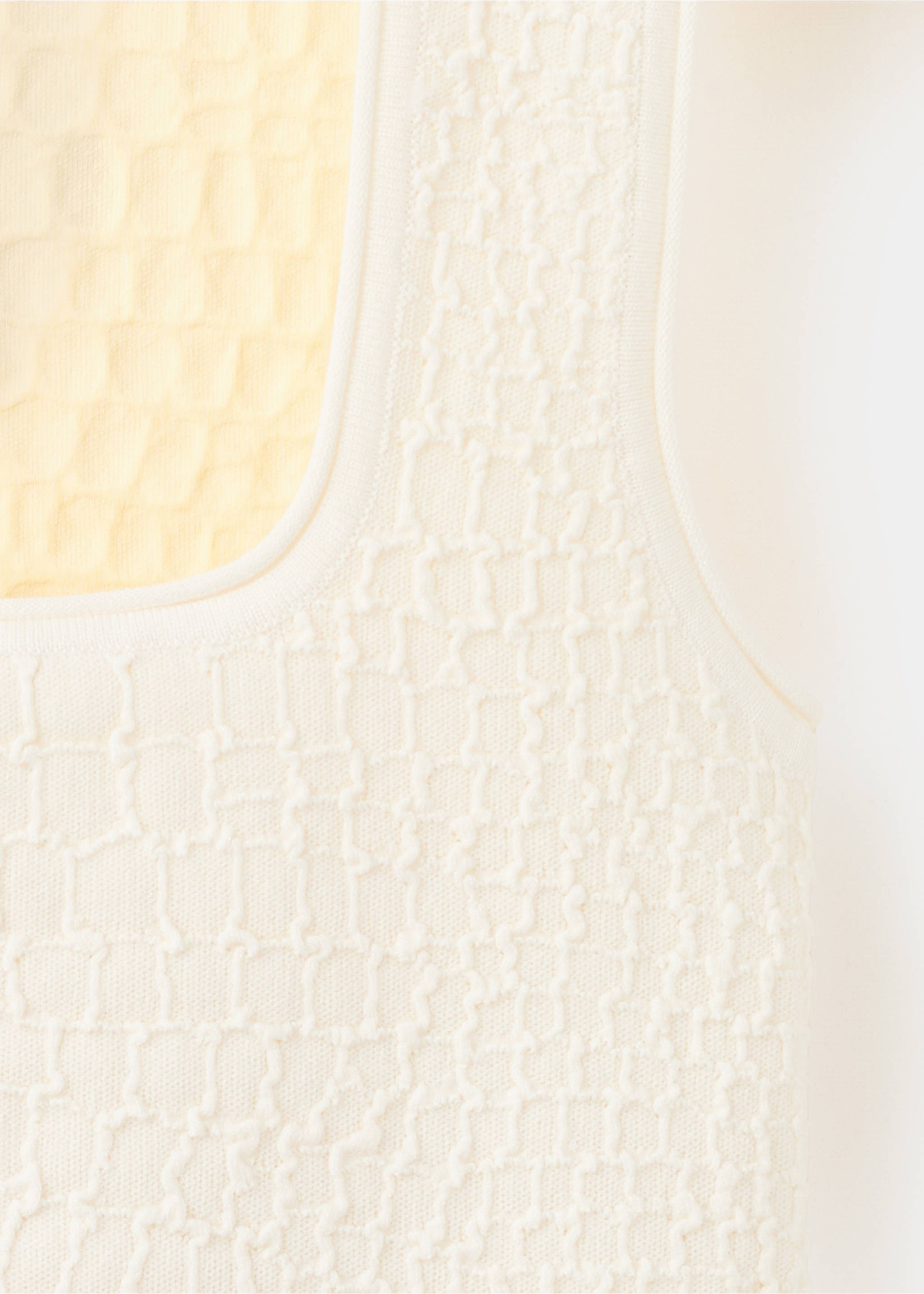 Textured knit top - Details of the article 8, Ecru. Ref: 27075822-00.