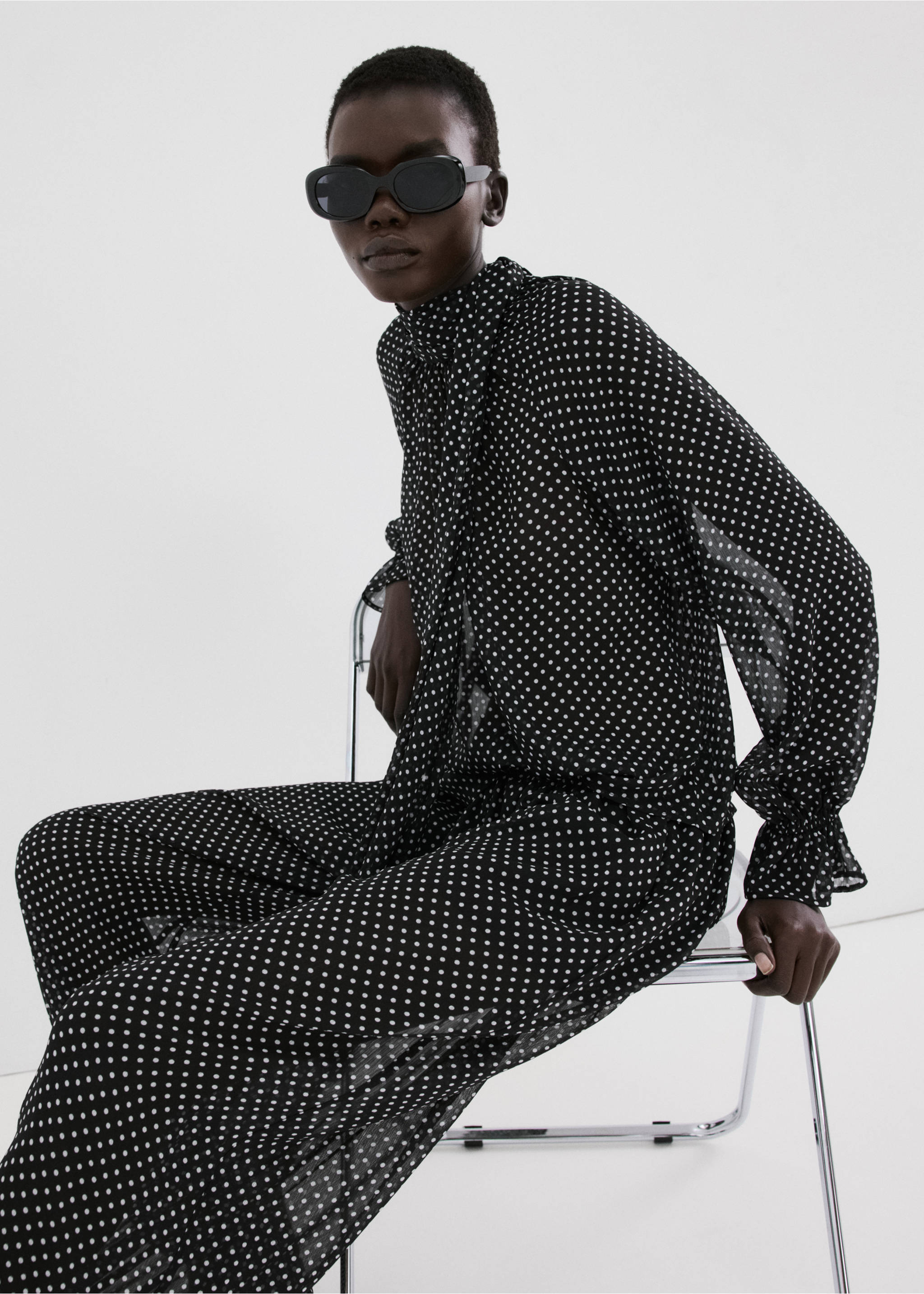 Polka dot high-neck blouse - Details of the article 2, Black. Ref: 27075827-00.