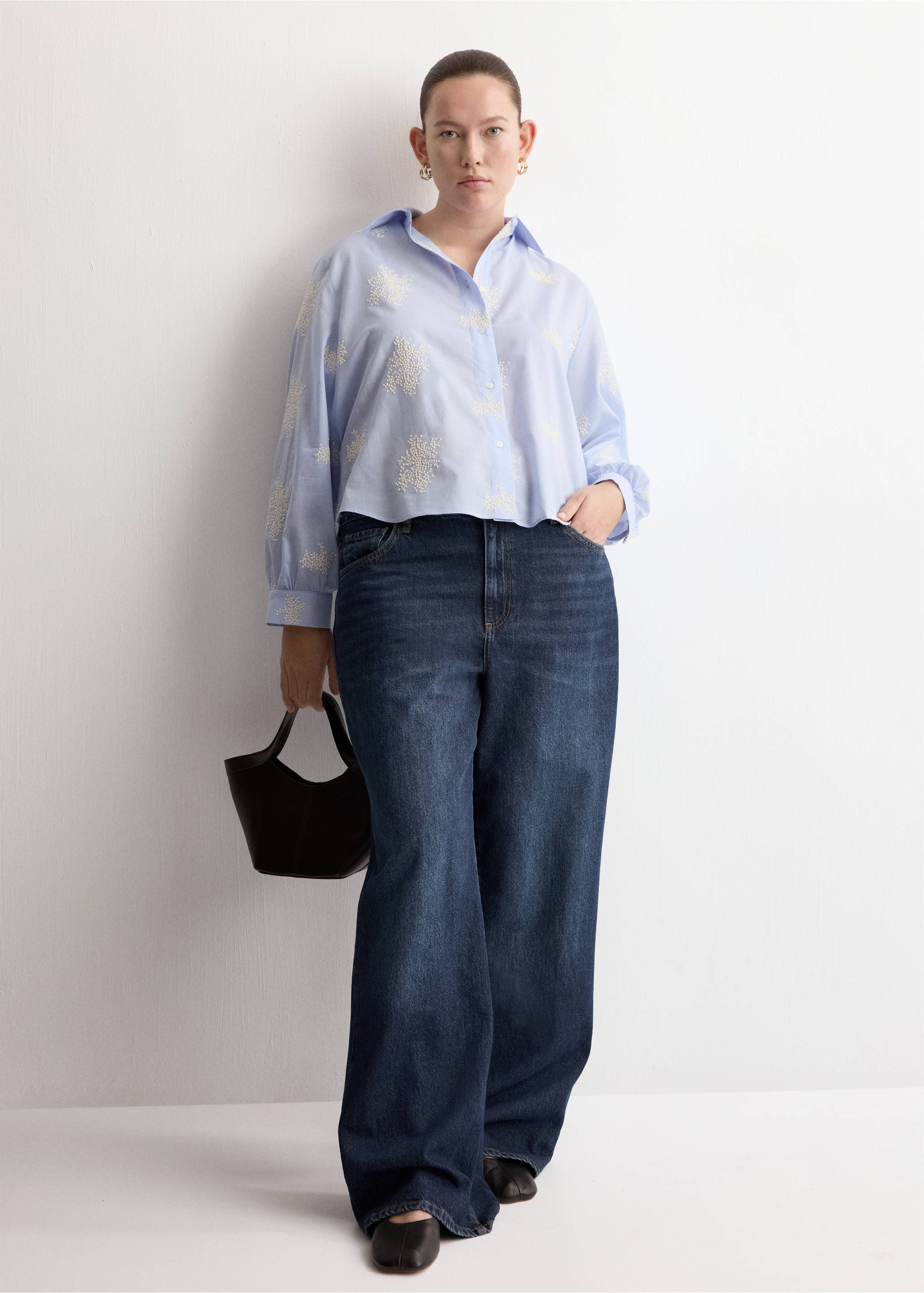 Hemd mit Blumenstickerei - Detail des Artikels 3, Himmelblau. Ref: 27075831-00.