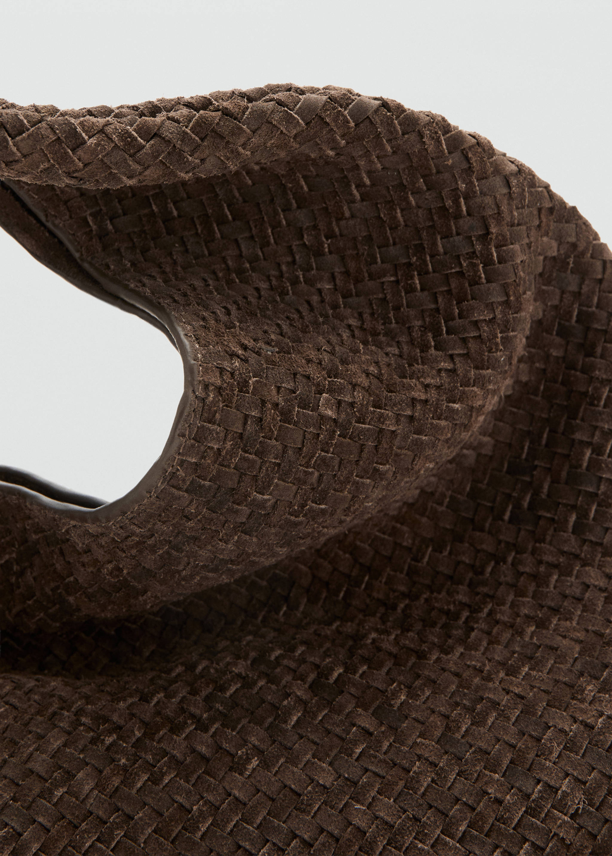 Braided leather shoulder bag - Details of the article 4