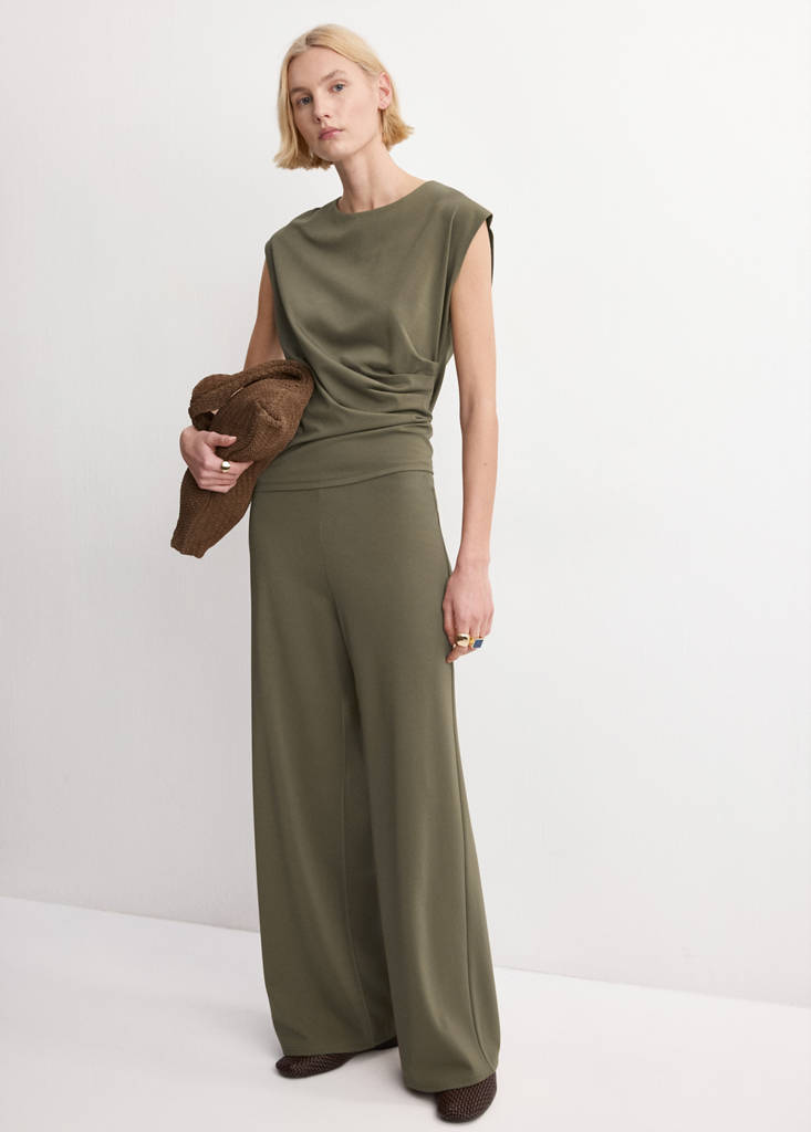 Straight-fit trousers with elastic waist — Khaki