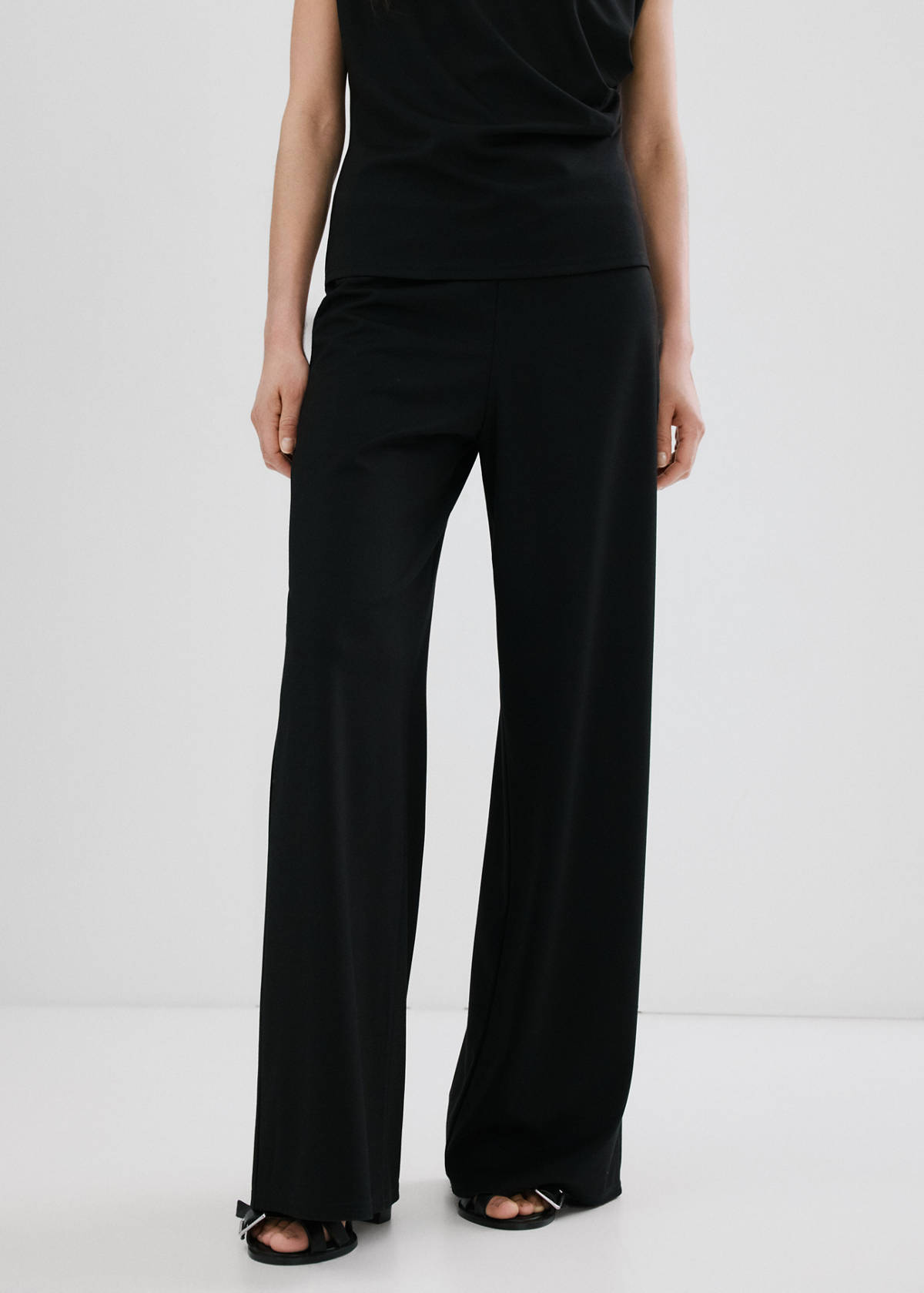 Straight-fit trousers with elastic waist — Black