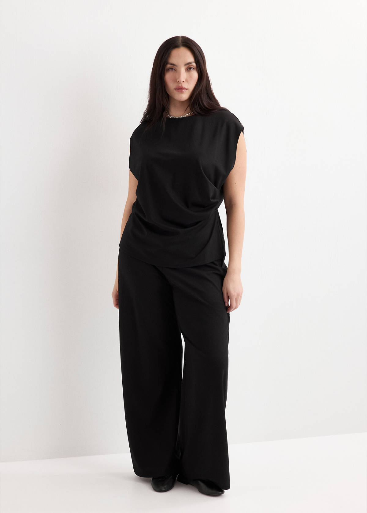 Straight-fit trousers with elastic waist — Black