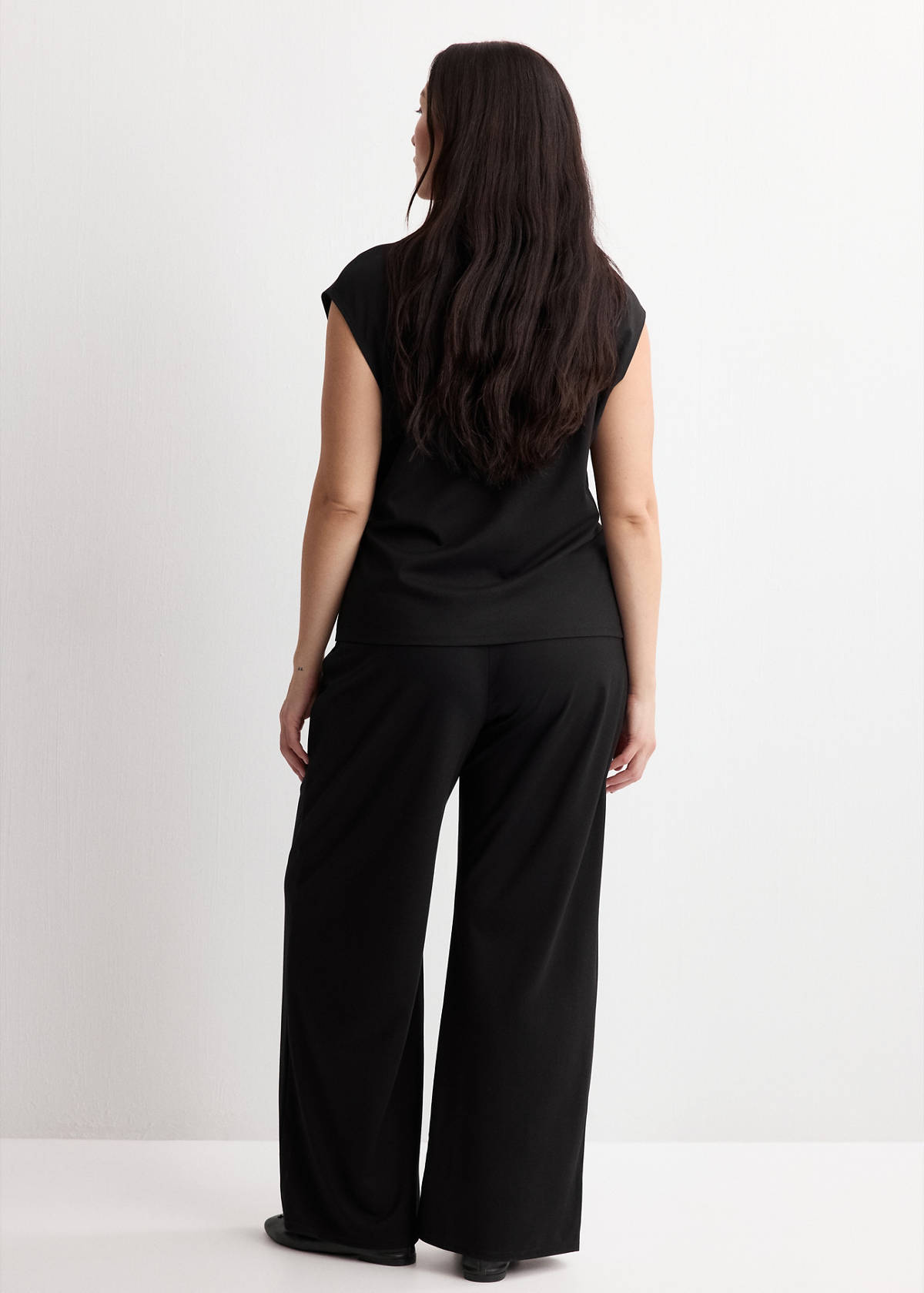 Straight-fit trousers with elastic waist — Black