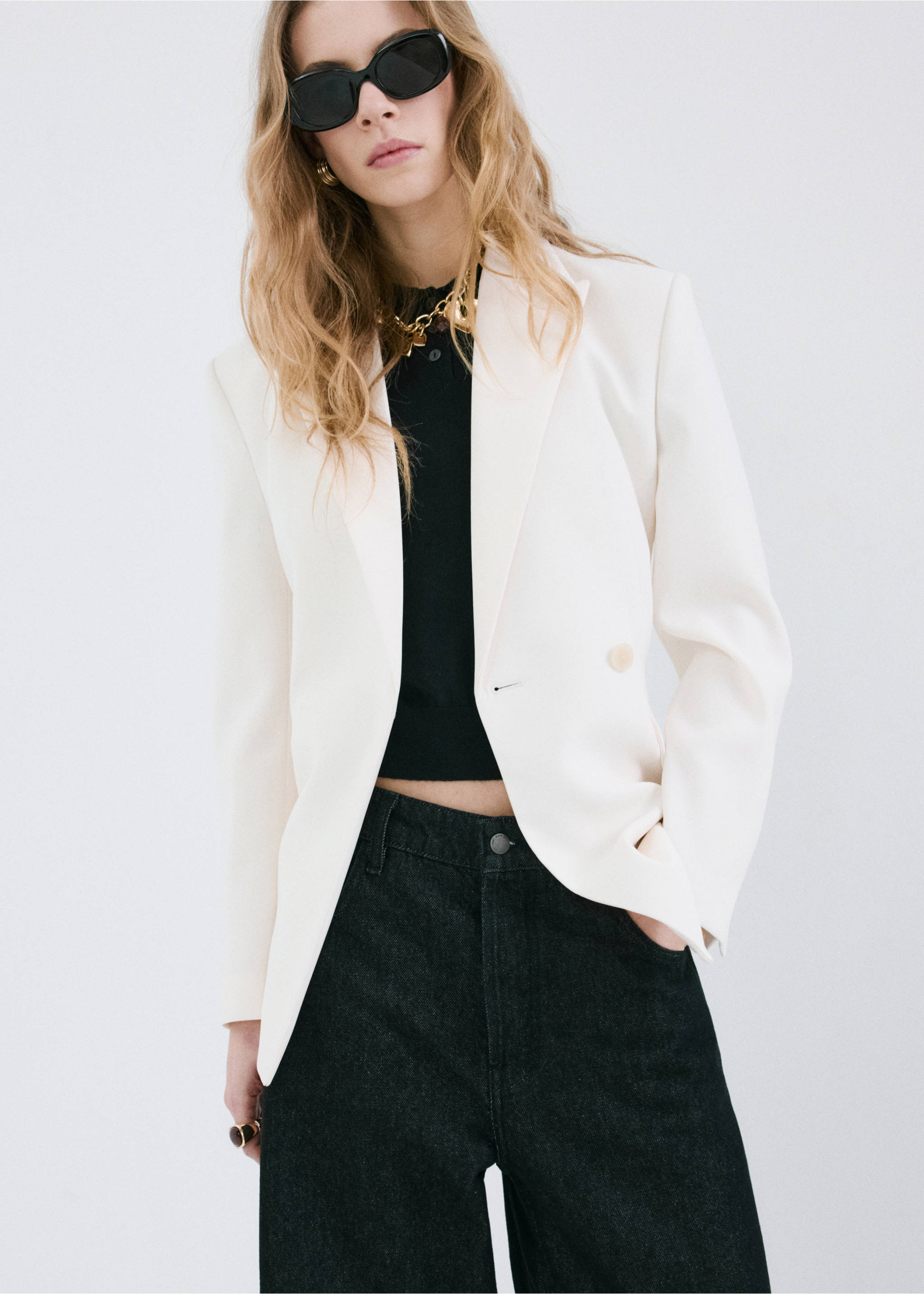 High-rise balloon jeans - Details of the article 1, Black. Ref: 27075838-00.