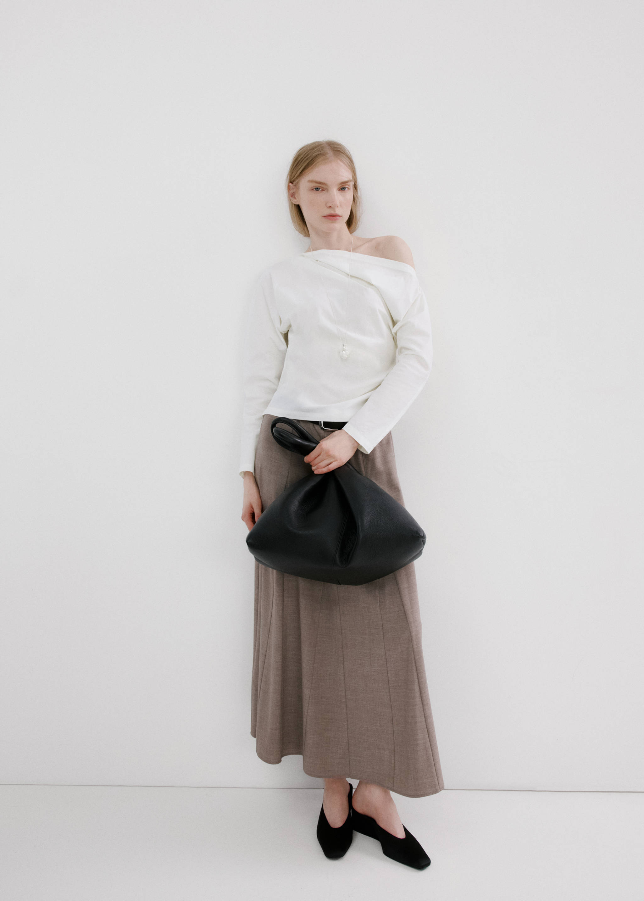 Cotton blouse with asymmetrical collar - General plane