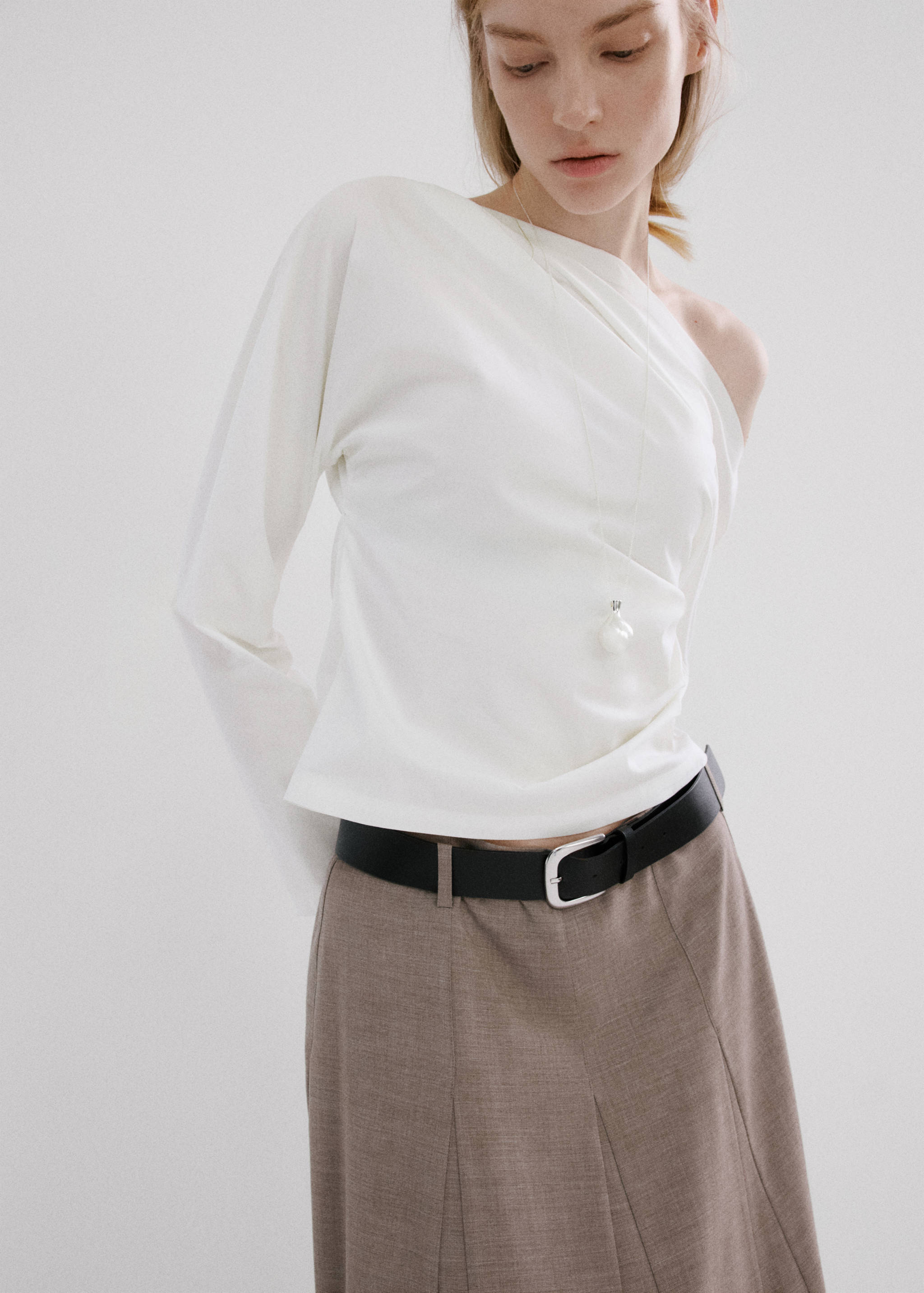 Cotton blouse with asymmetrical collar - Medium plane