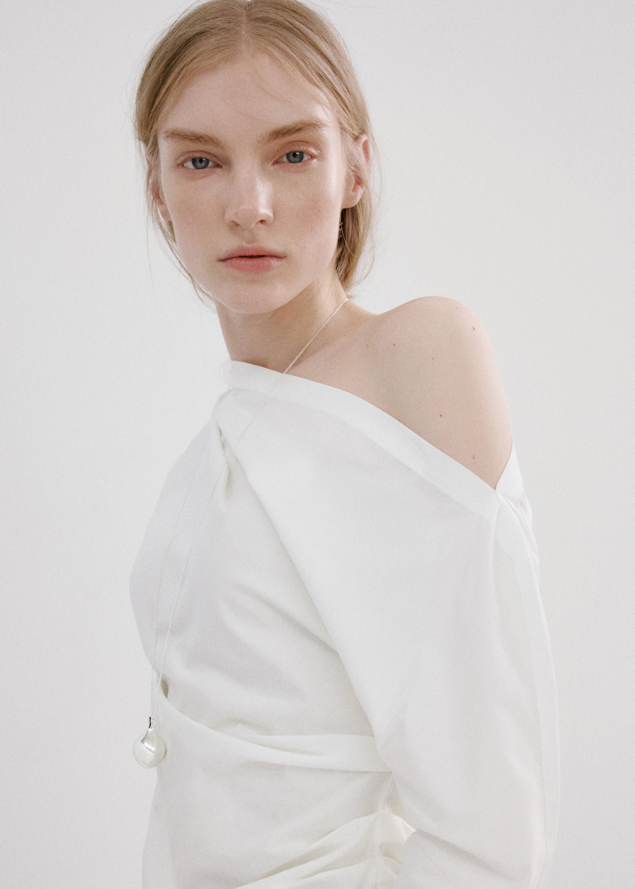 Cotton blouse with asymmetrical collar - Details of the article 1