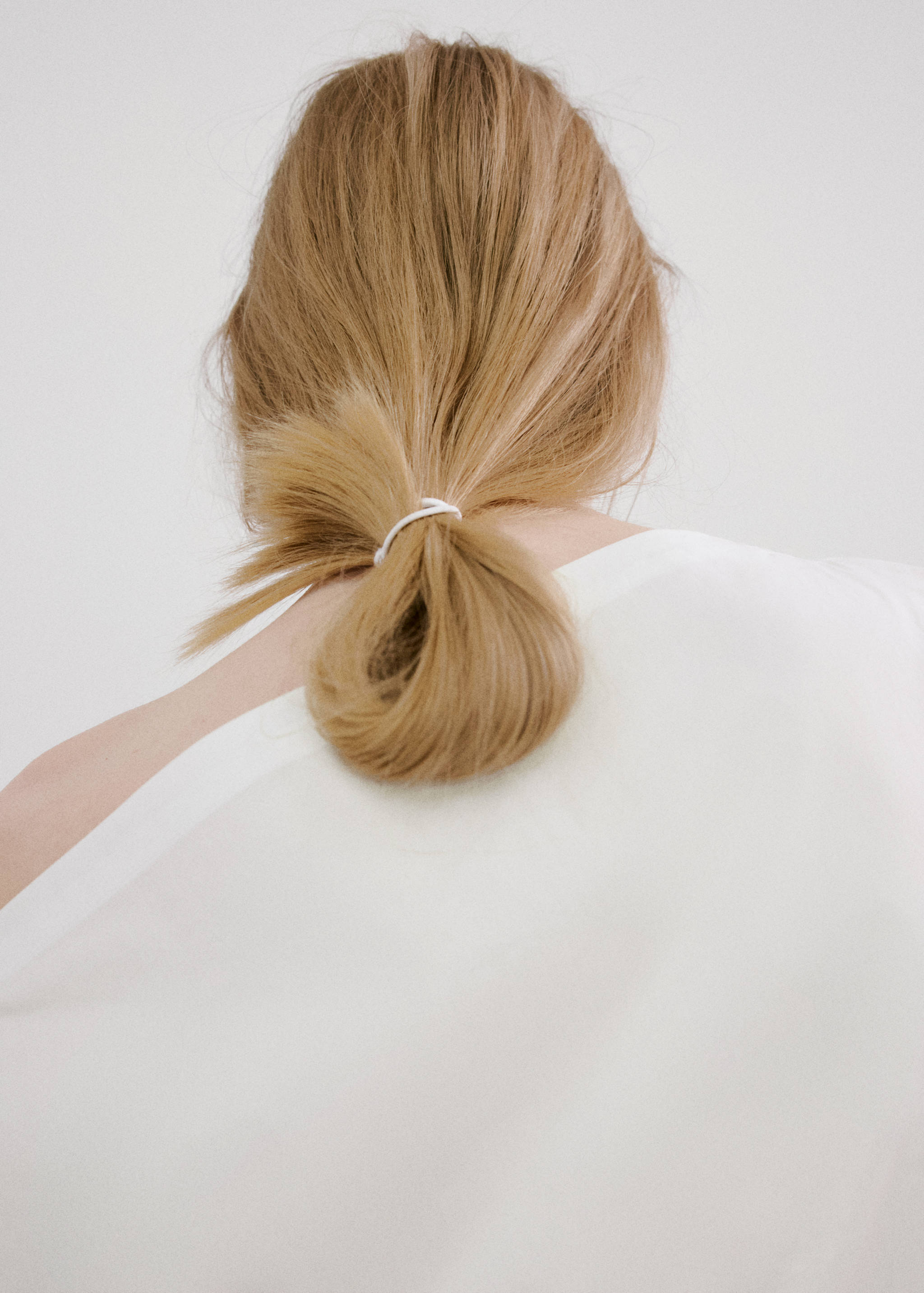 Cotton blouse with asymmetrical collar - Details of the article 2