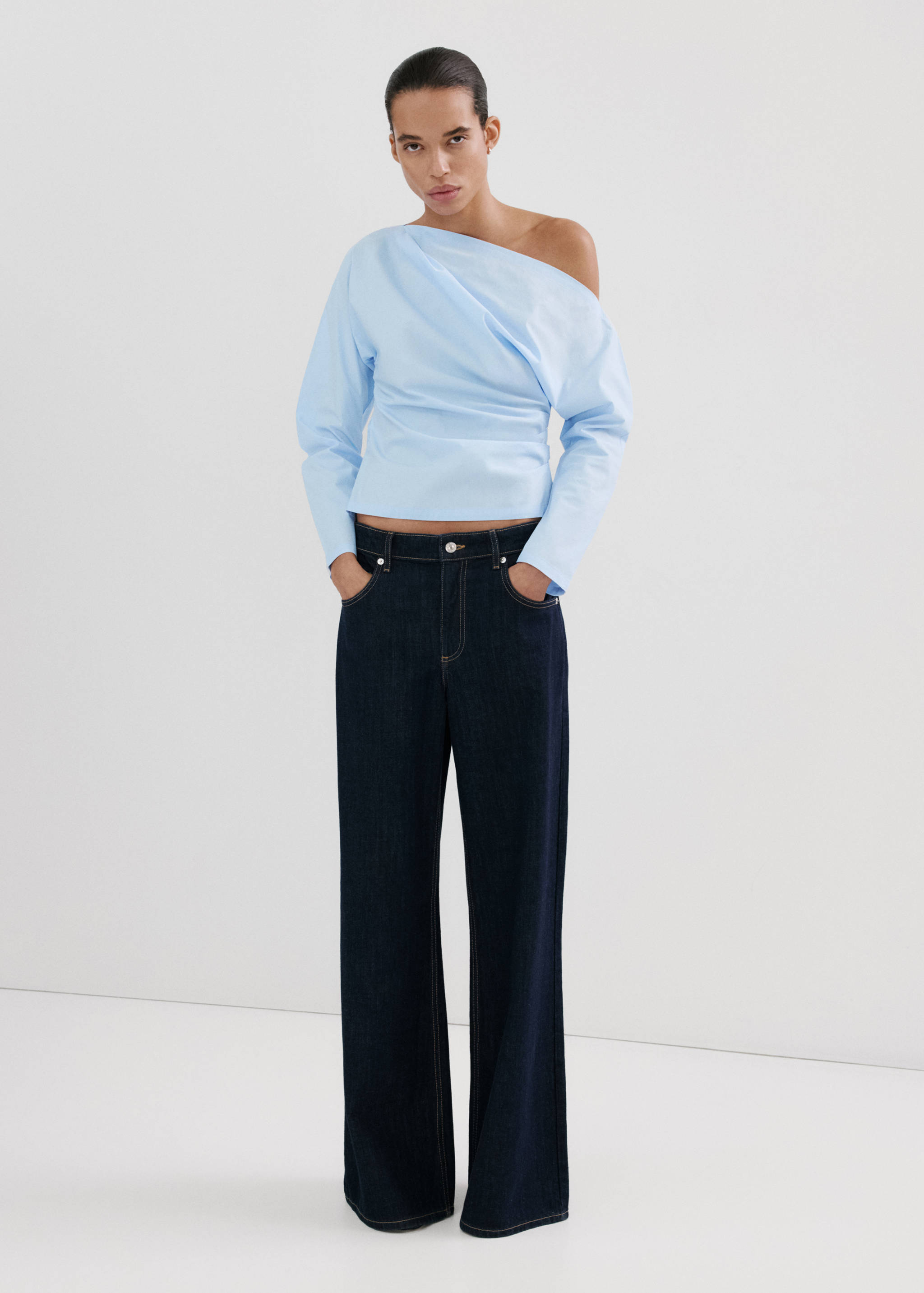 Cotton blouse with asymmetrical collar - General plane