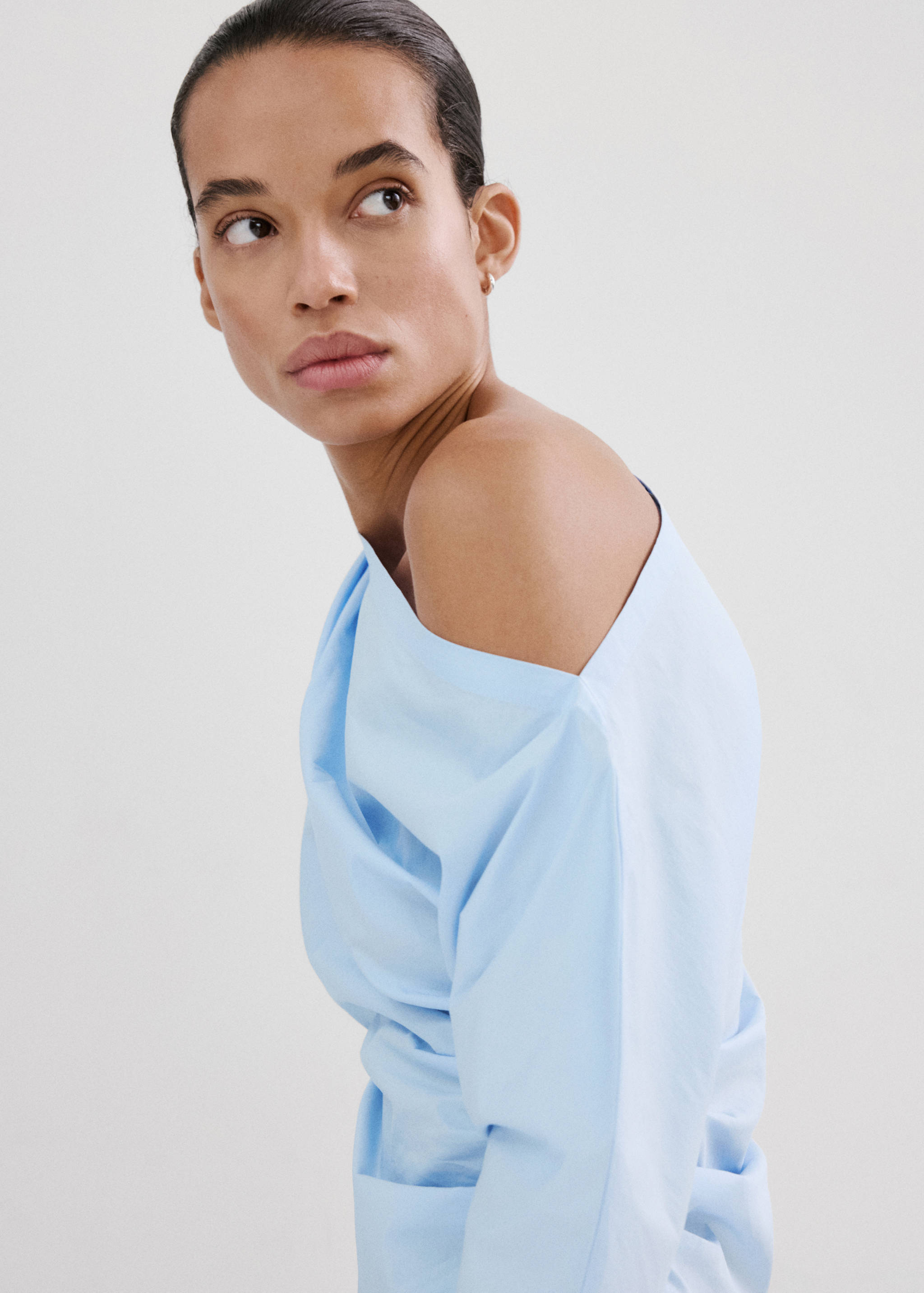 Cotton blouse with asymmetrical collar - Medium plane