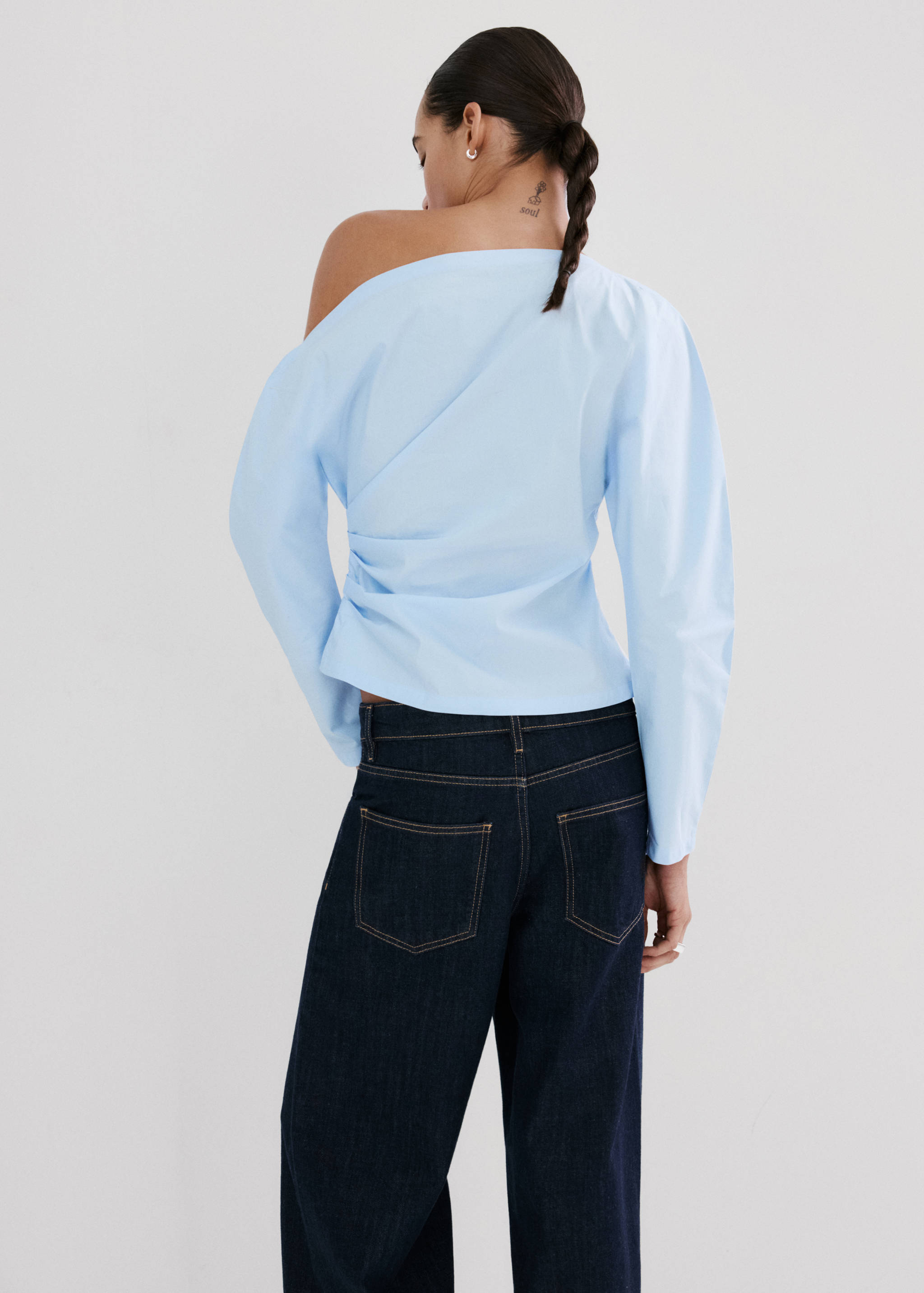 Cotton blouse with asymmetrical collar - Reverse of the article