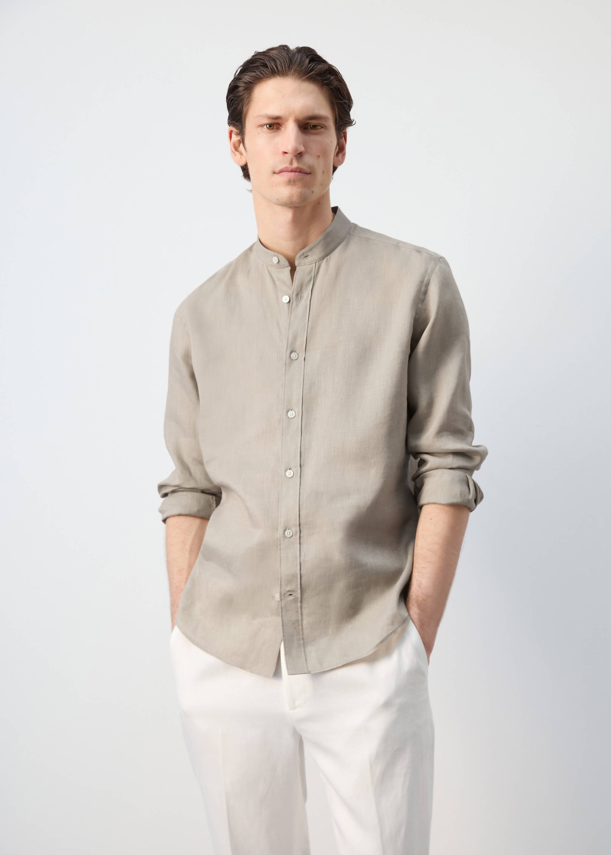 Camisa 100% lino cuello mao - Plano medio