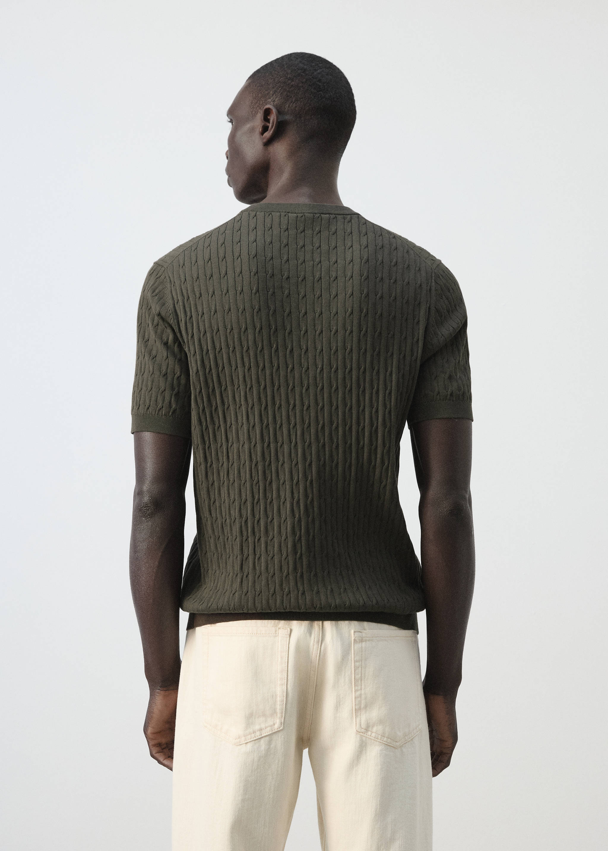 Трикотажная футболка с плетеным узором из 100% хлопка - Обратная сторона изделия