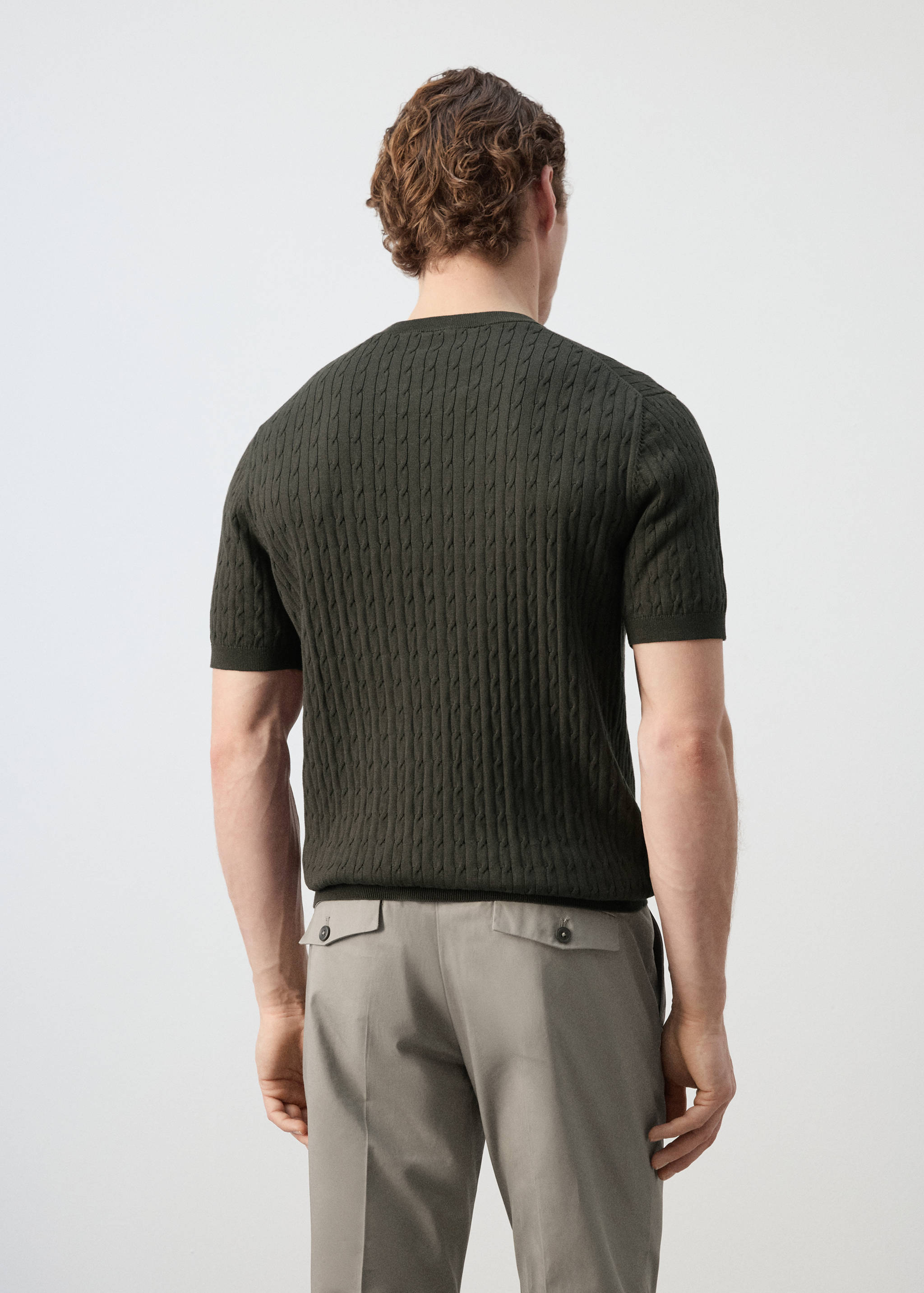 Трикотажная футболка с плетеным узором из 100% хлопка - Обратная сторона изделия