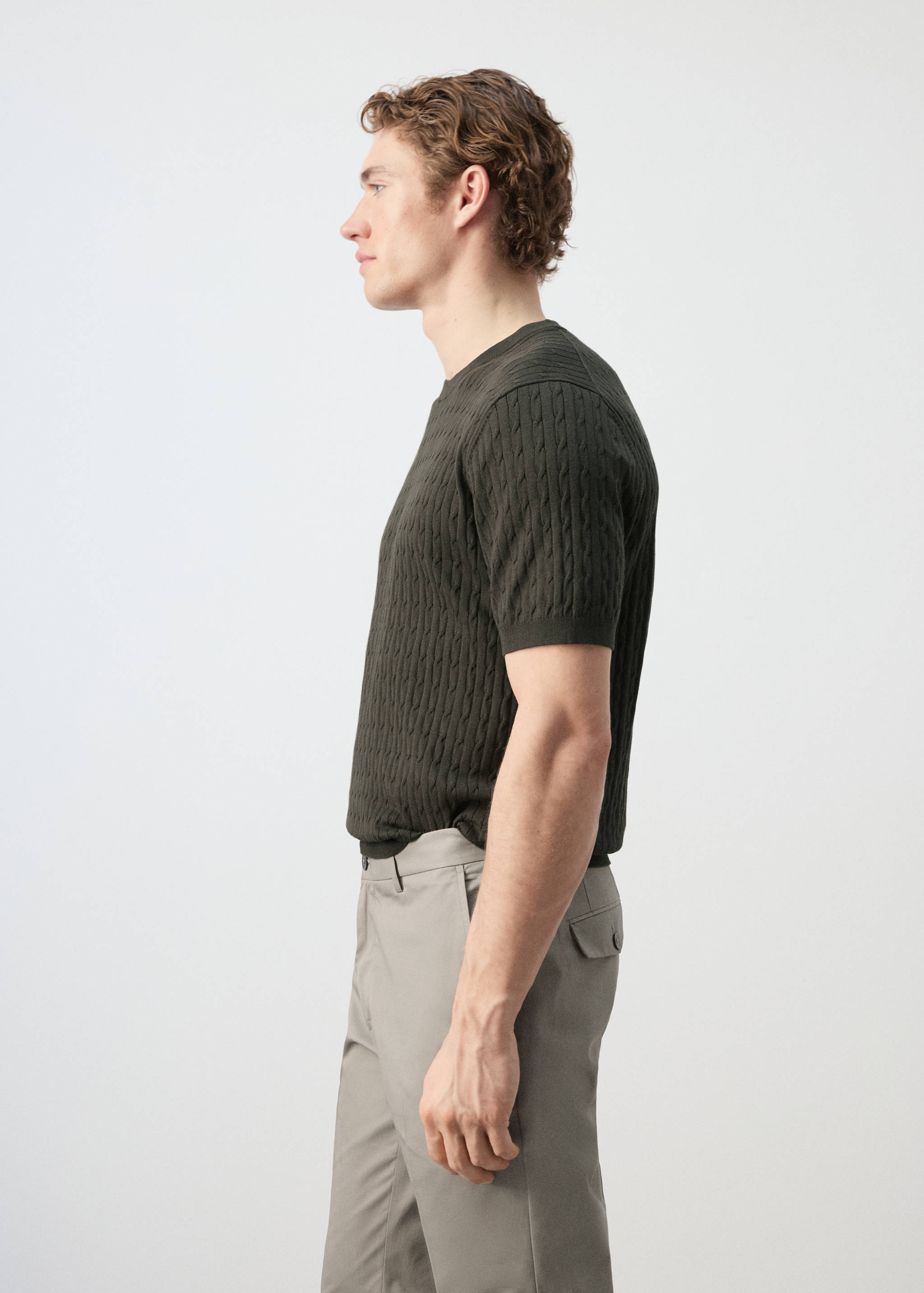 Трикотажная футболка с плетеным узором из 100% хлопка - Деталь изделия 2