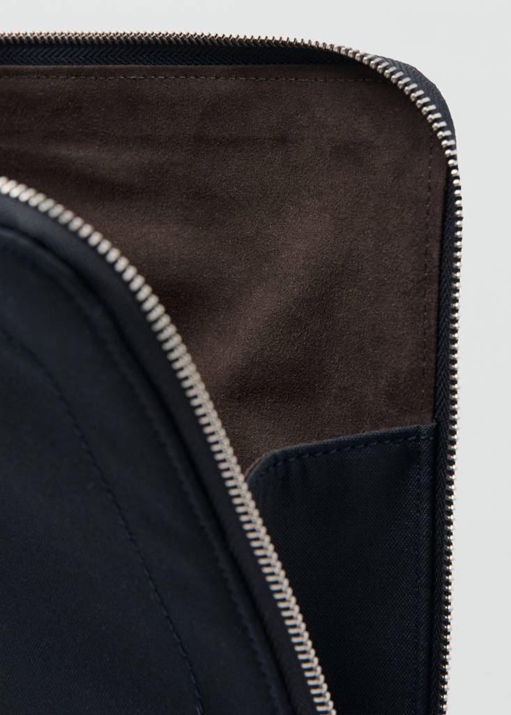 Laptop case with leather details — Brown