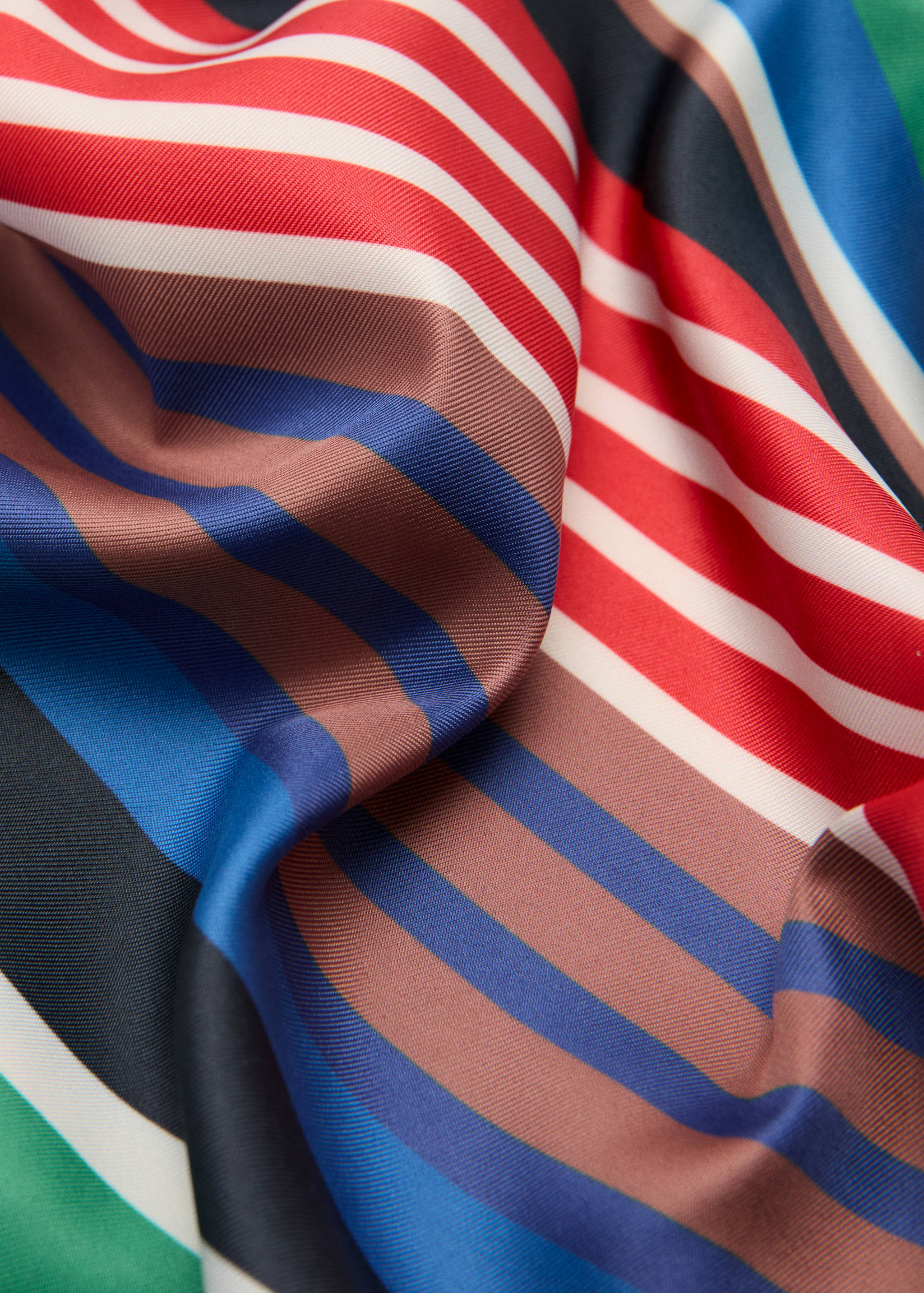 Foulard imprimé à rayures - Plan moyen