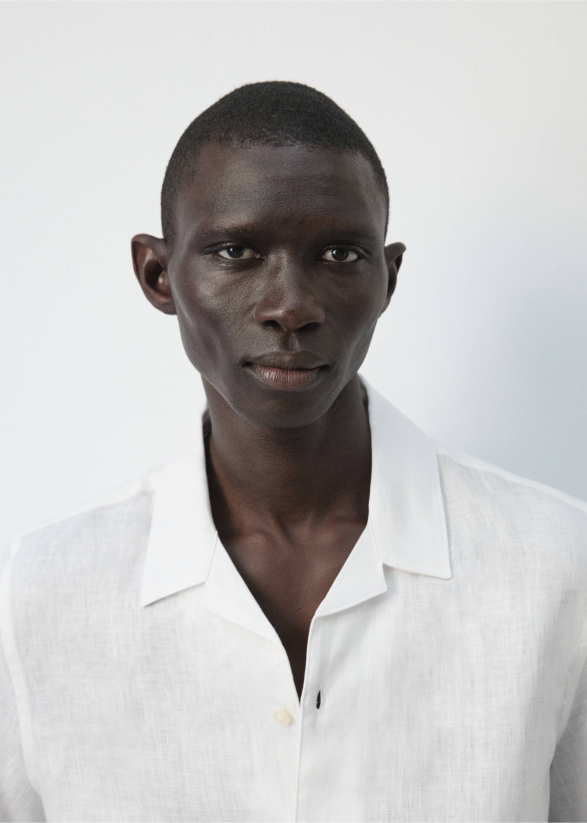 100% linen bowling-collar shirt - Details of the article 6, White. Ref: 27075948-00.