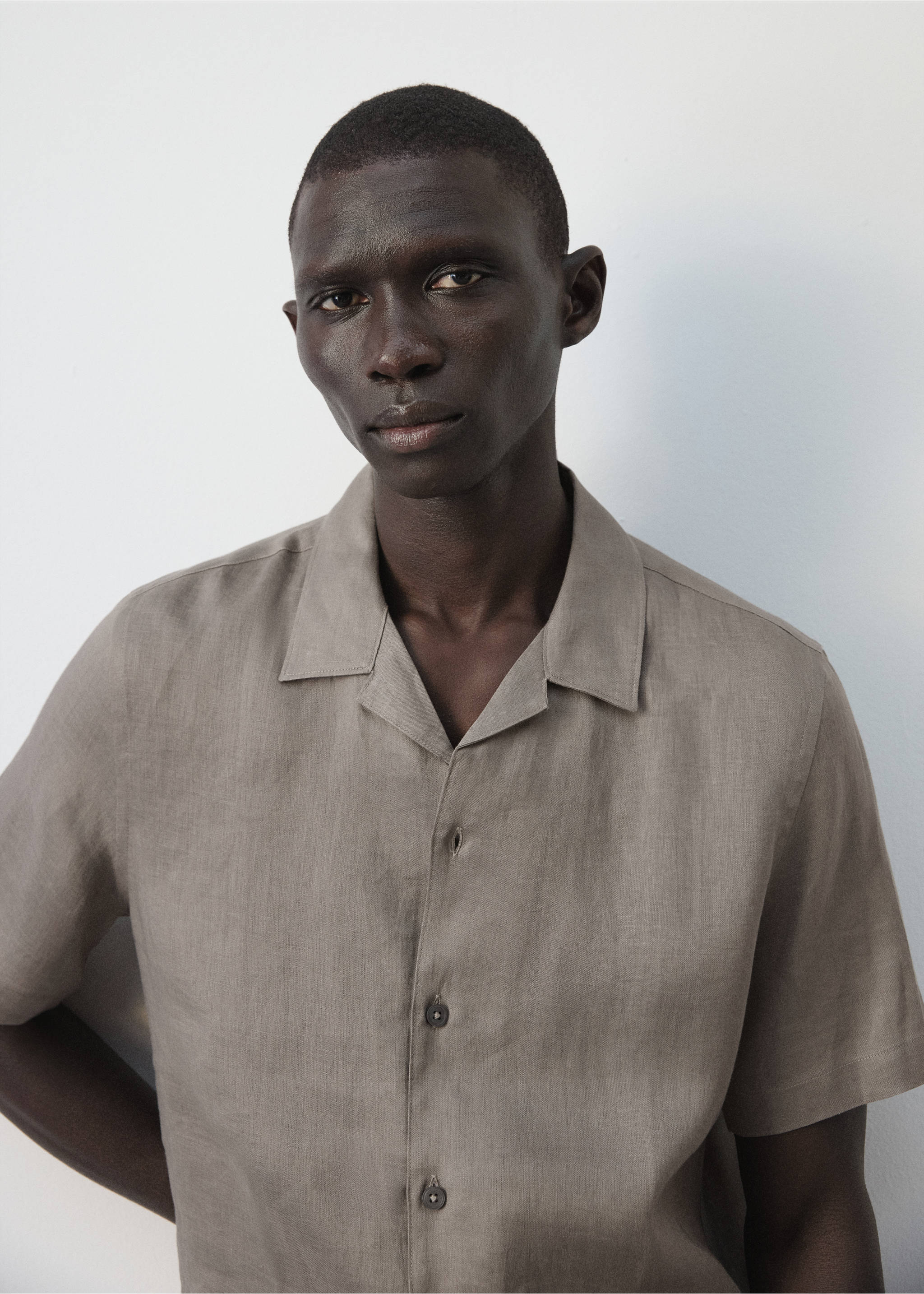 100% linen bowling-collar shirt - Details of the article 1, Medium Brown. Ref: 27075948-00.