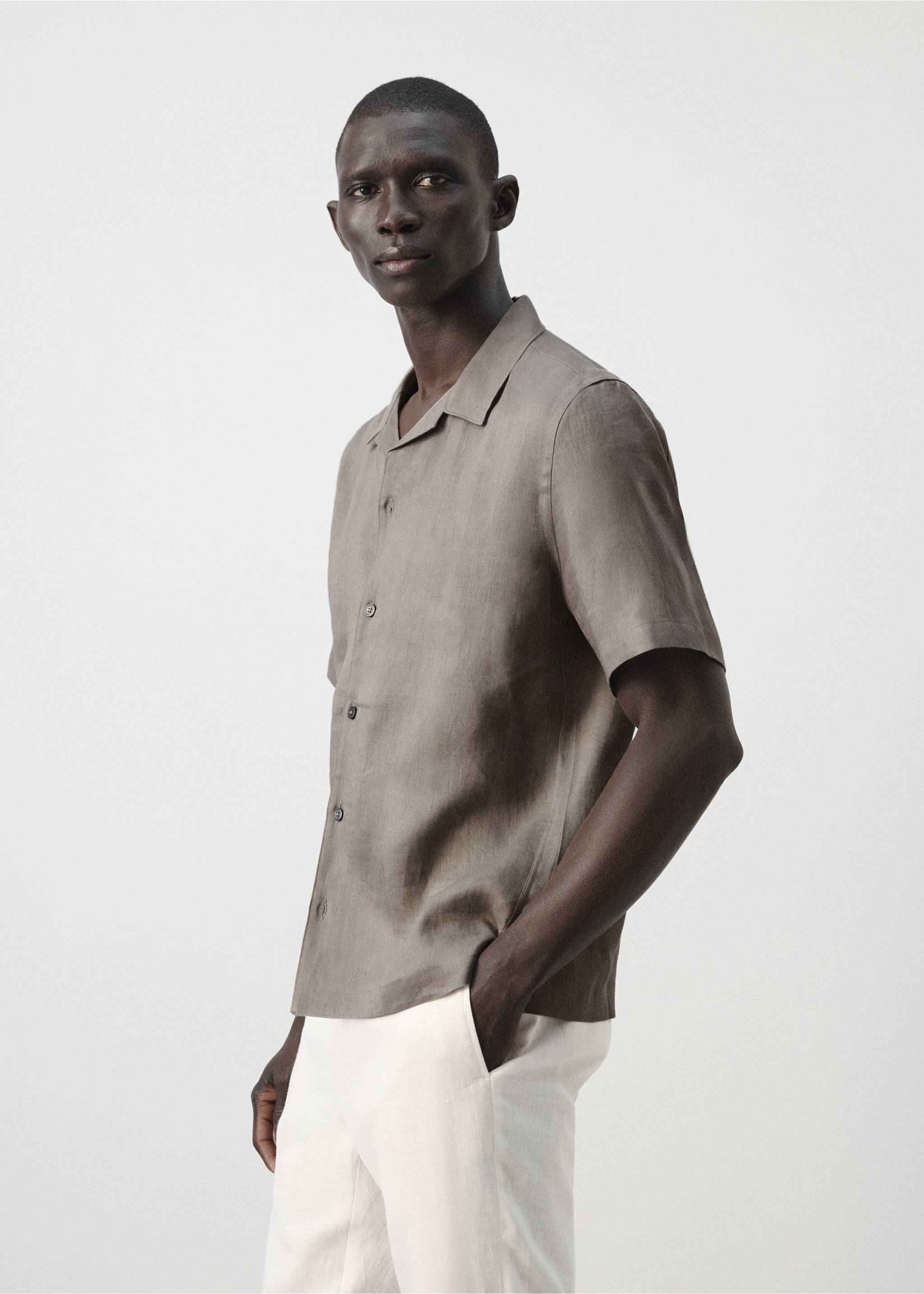 100% linen bowling-collar shirt - Details of the article 2, Medium Brown. Ref: 27075948-00.