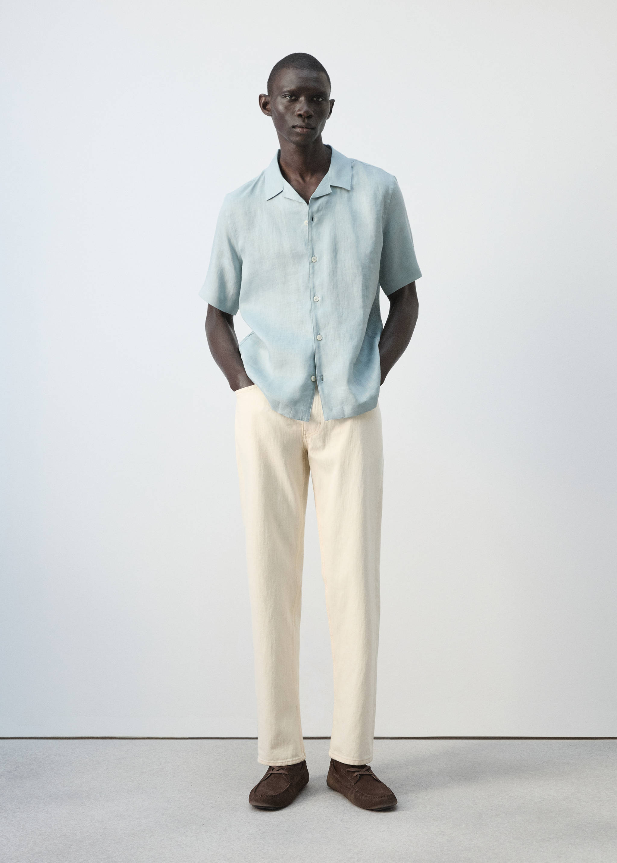 قميص بياقة بولينج بنسبة 100% من الكتان - رؤية عامة