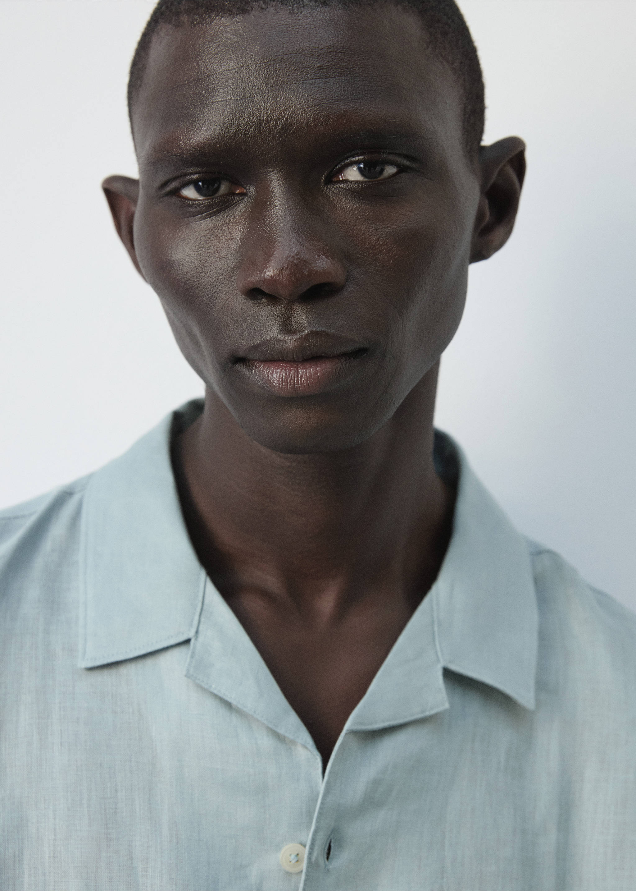 100% linen bowling-collar shirt - Details of the article 1, China Blue. Ref: 27075948-00.