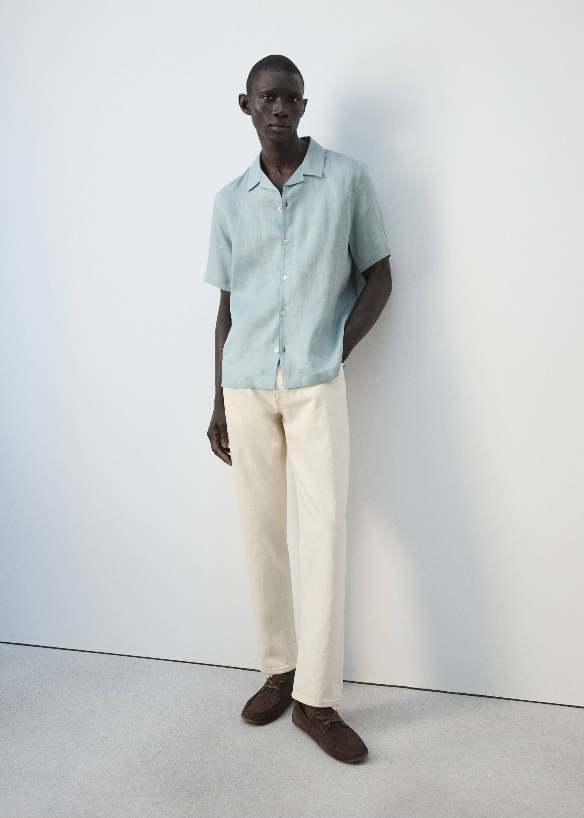 100% linen bowling-collar shirt - Details of the article 6, China Blue. Ref: 27075948-00.