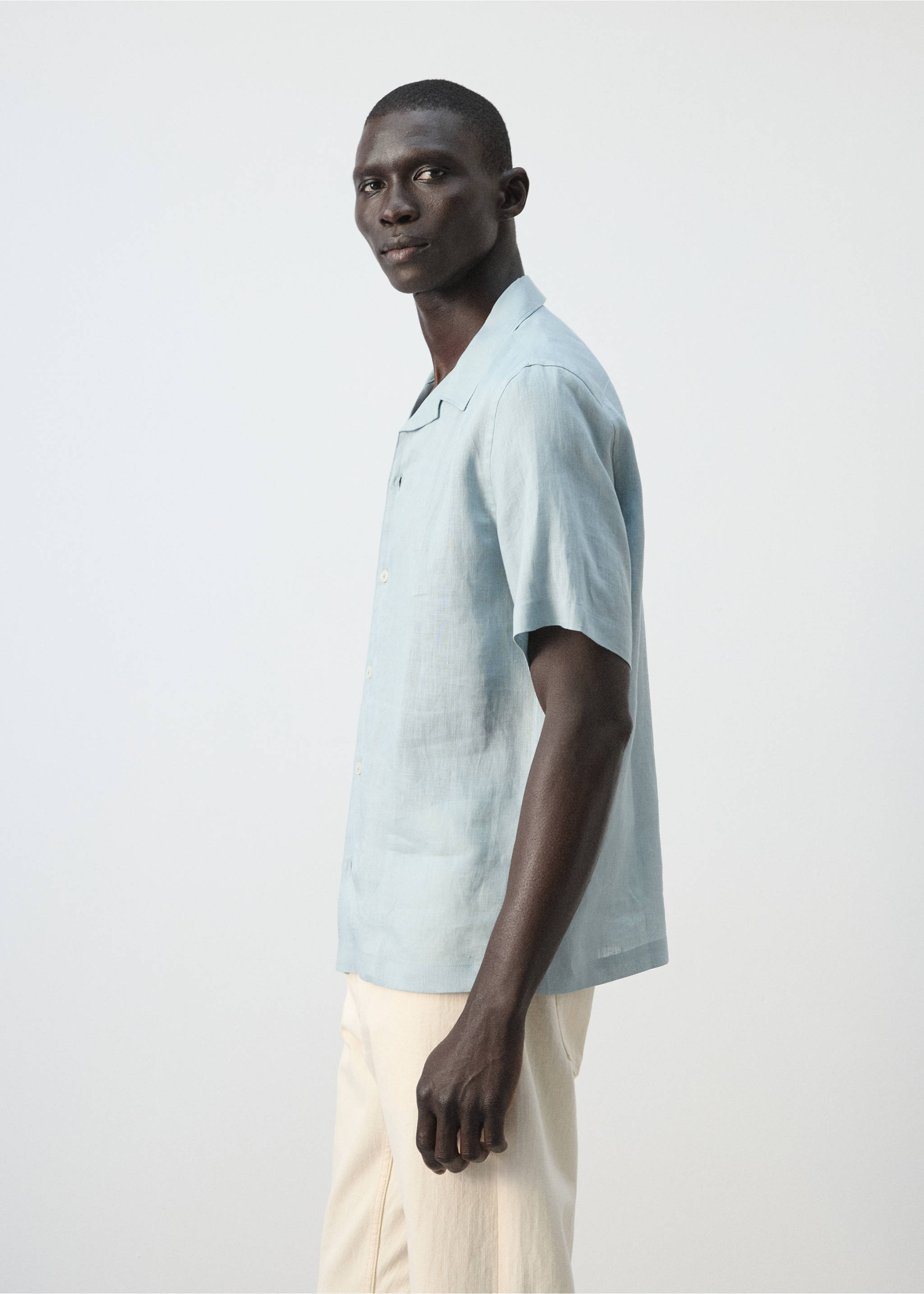 100% linen bowling-collar shirt - Details of the article 2, China Blue. Ref: 27075948-00.