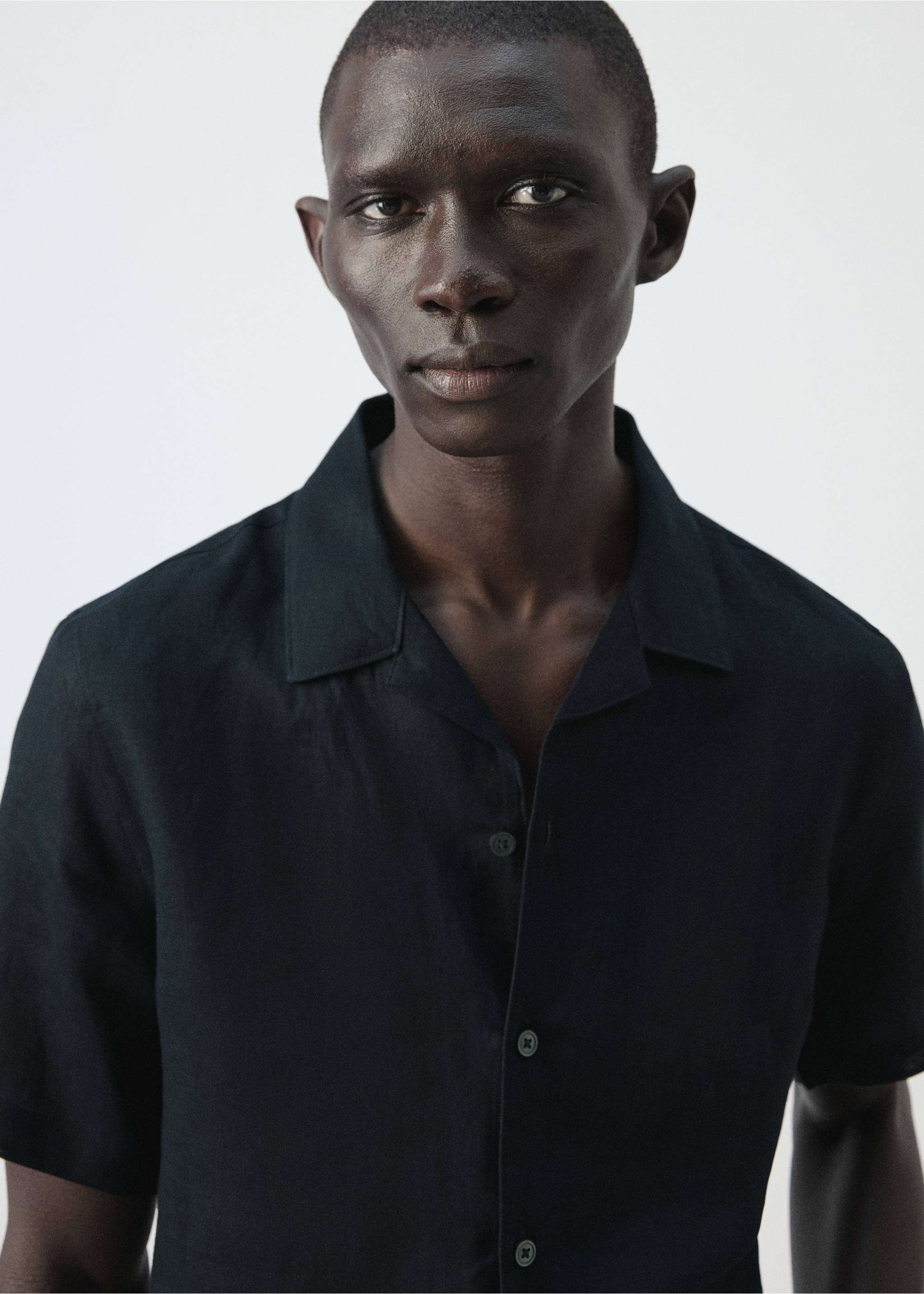 100% linen bowling-collar shirt - Details of the article 1, Navy. Ref: 27075948-00.