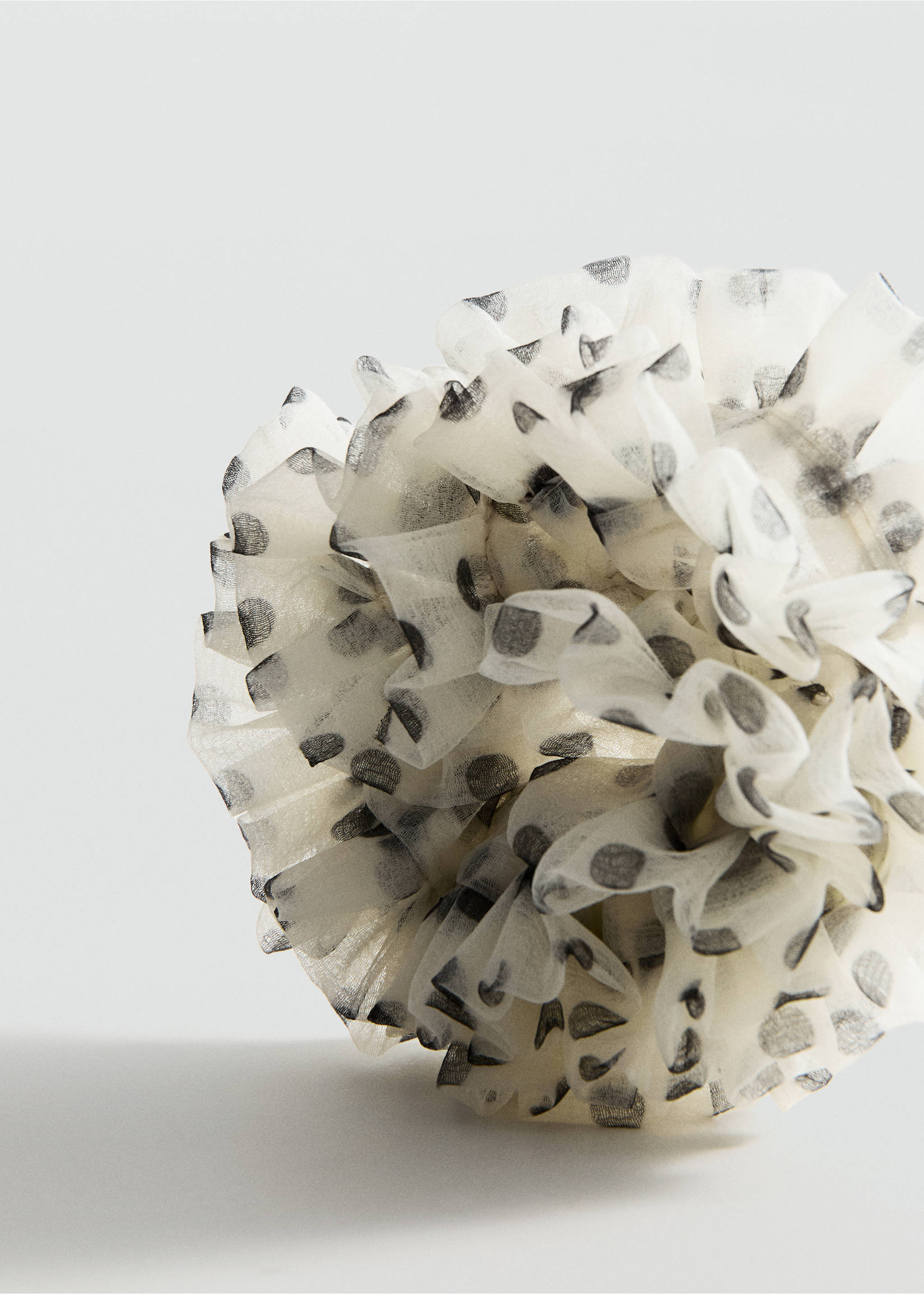 Polka dot flower hair tie - Medium plane, Ecru. Ref: 27075953-00.