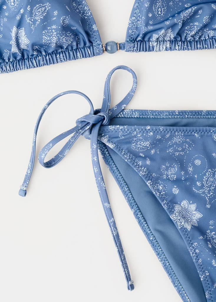 Printed bikini with medium-coverage bottoms — Blue