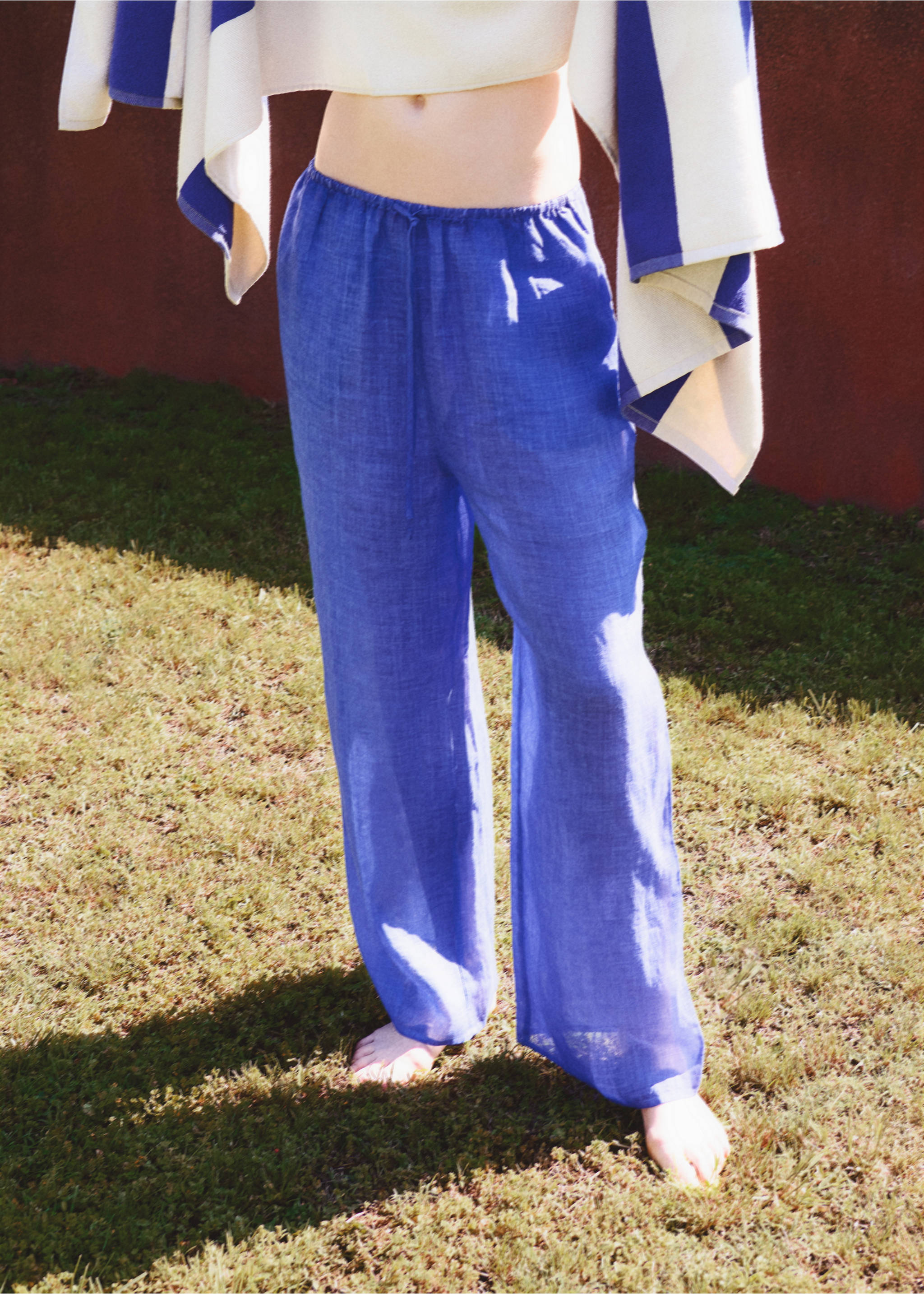Broek van 100% ramie met overdyed-effect - Detail van het artikel 5, Blauw. Ref: 27075972-00.