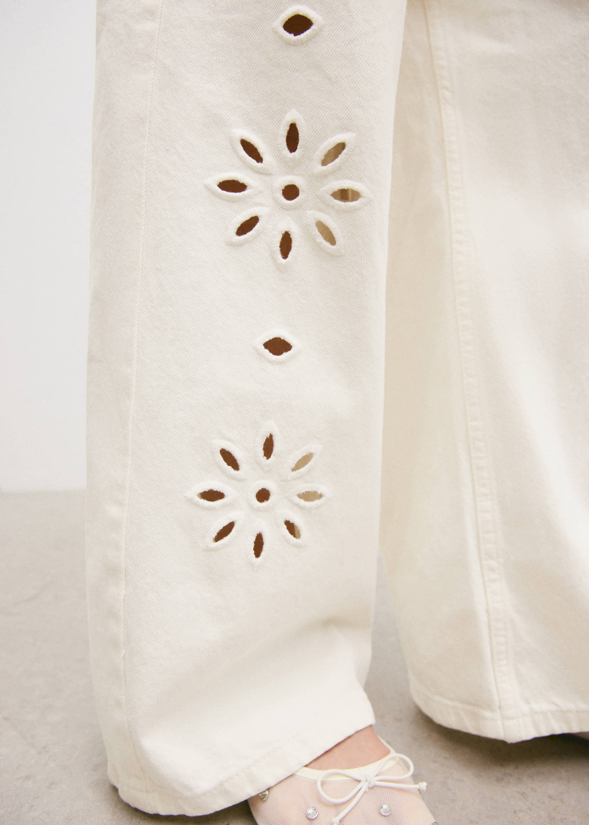 جينز واسع الساق مطرز - تفاصيل المنتج 1