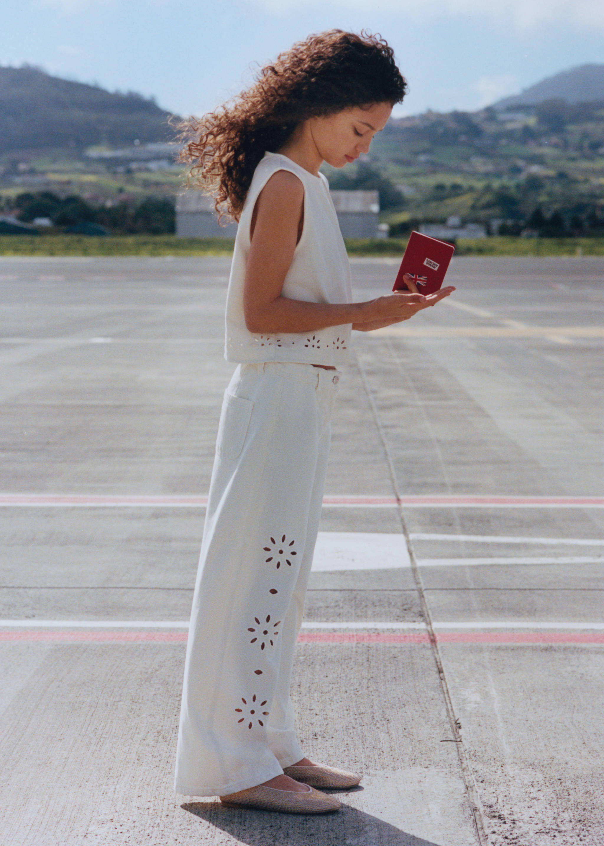 جينز واسع الساق مطرز - تفاصيل المنتج 6