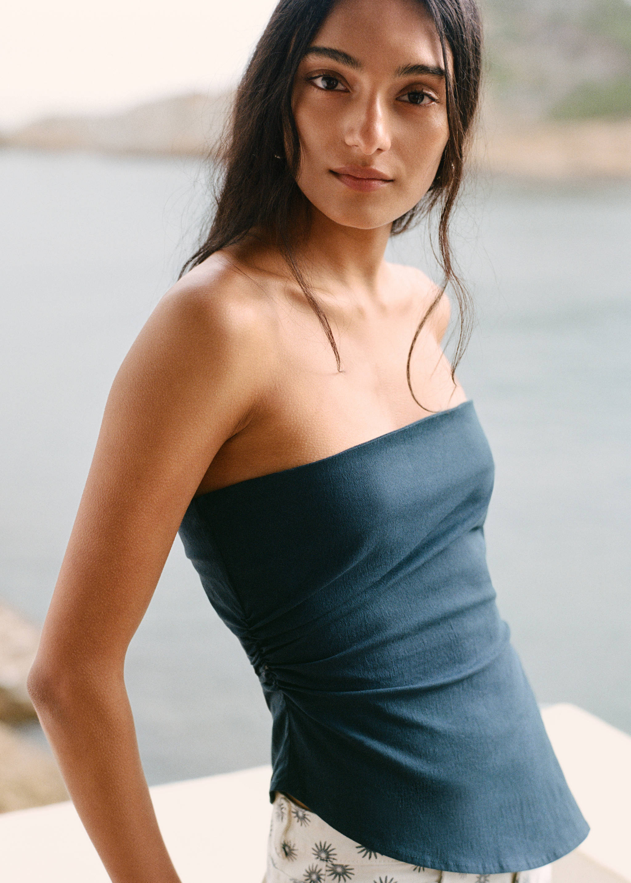 Asymmetrisches schulterfreies Top - Detail des Artikels 5