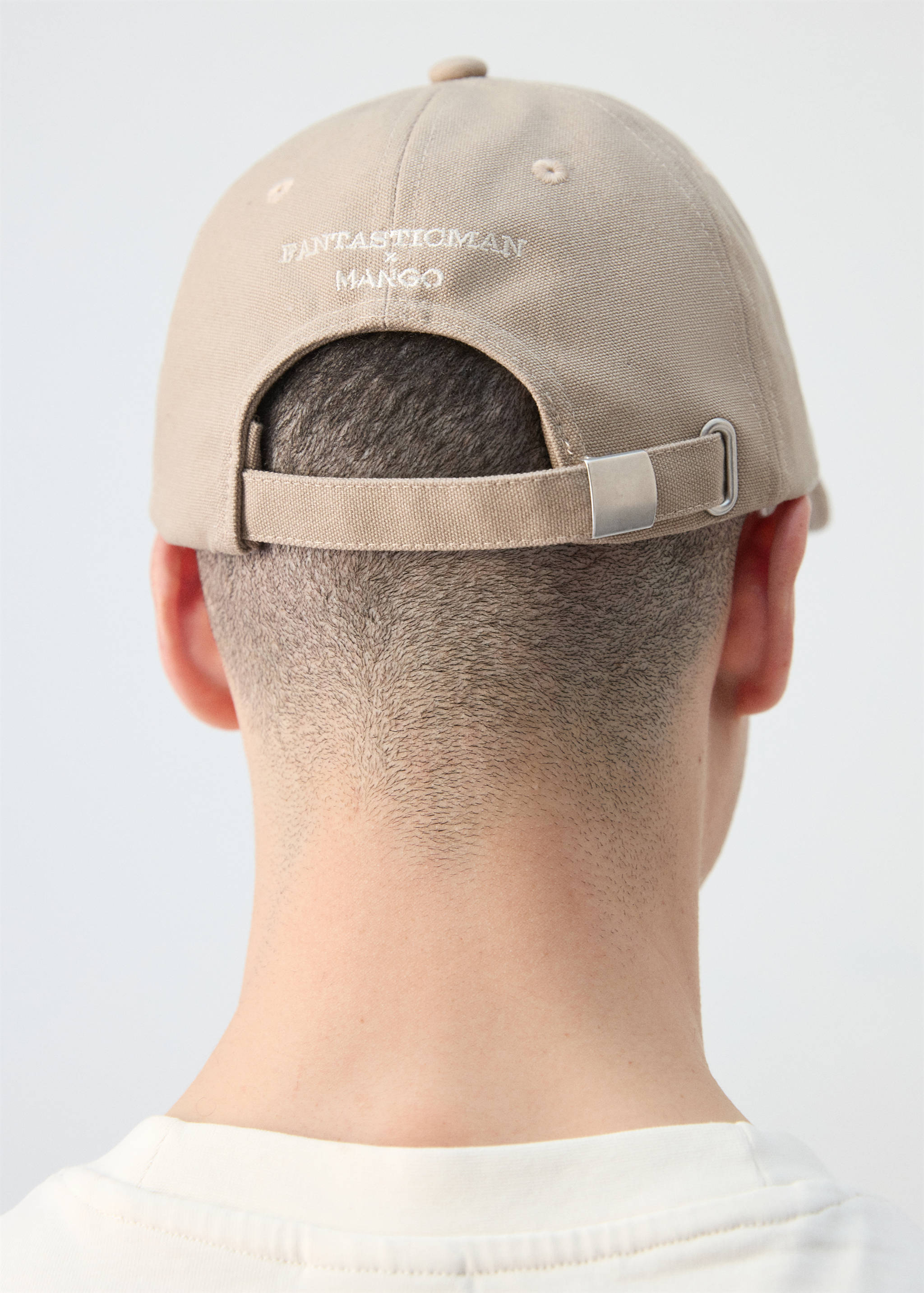 Embroidered cap - Details of the article 9