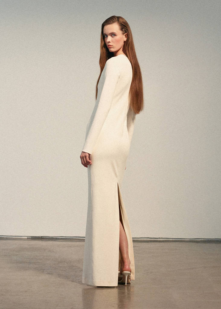 V-neckline long dress — Ecru